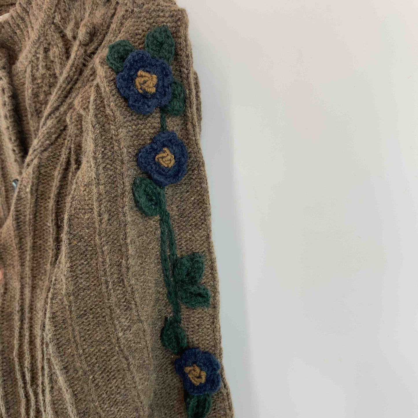 MOUSSY マウジー レディース カーディガン ウール混 ケーブル編み かぎ編み 花 ブラウン