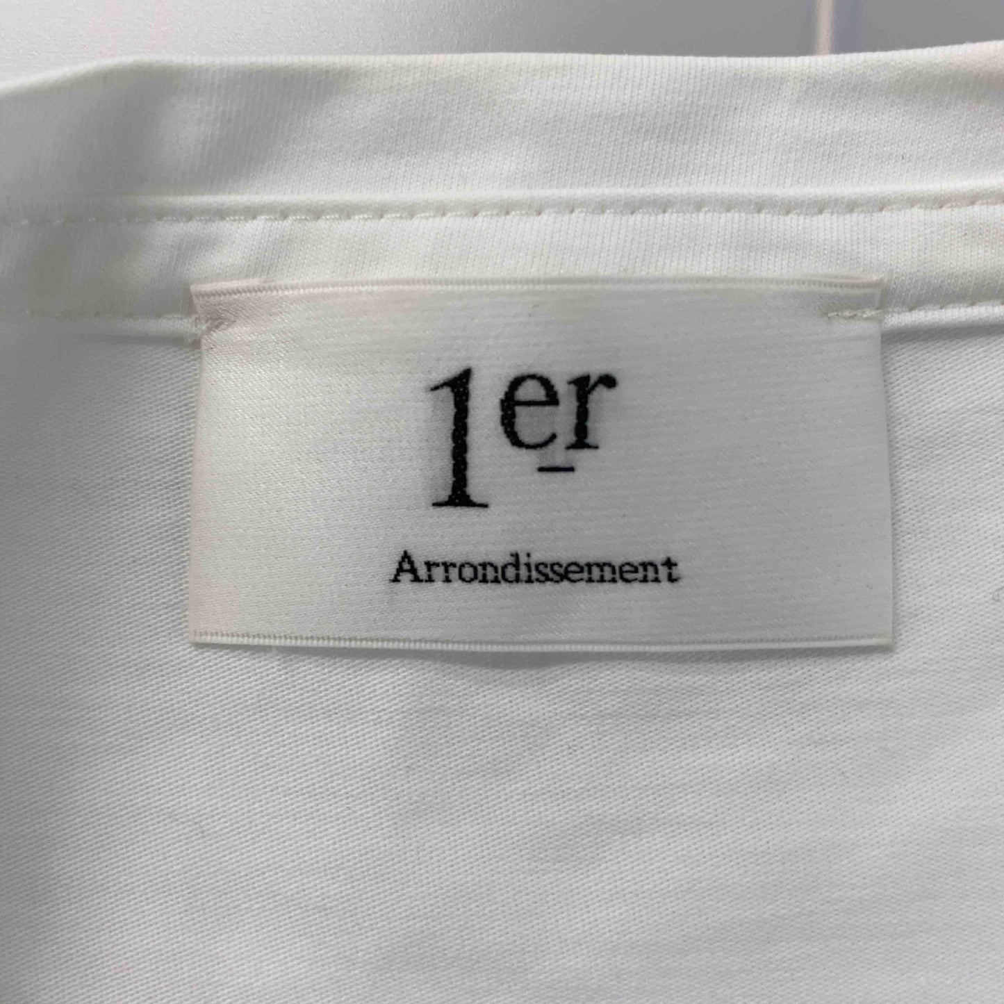 1er Arrondissement プルミエアロンディスモン ホワイト サイドスリット 無地 シンプル レディース Tシャツ（半袖）