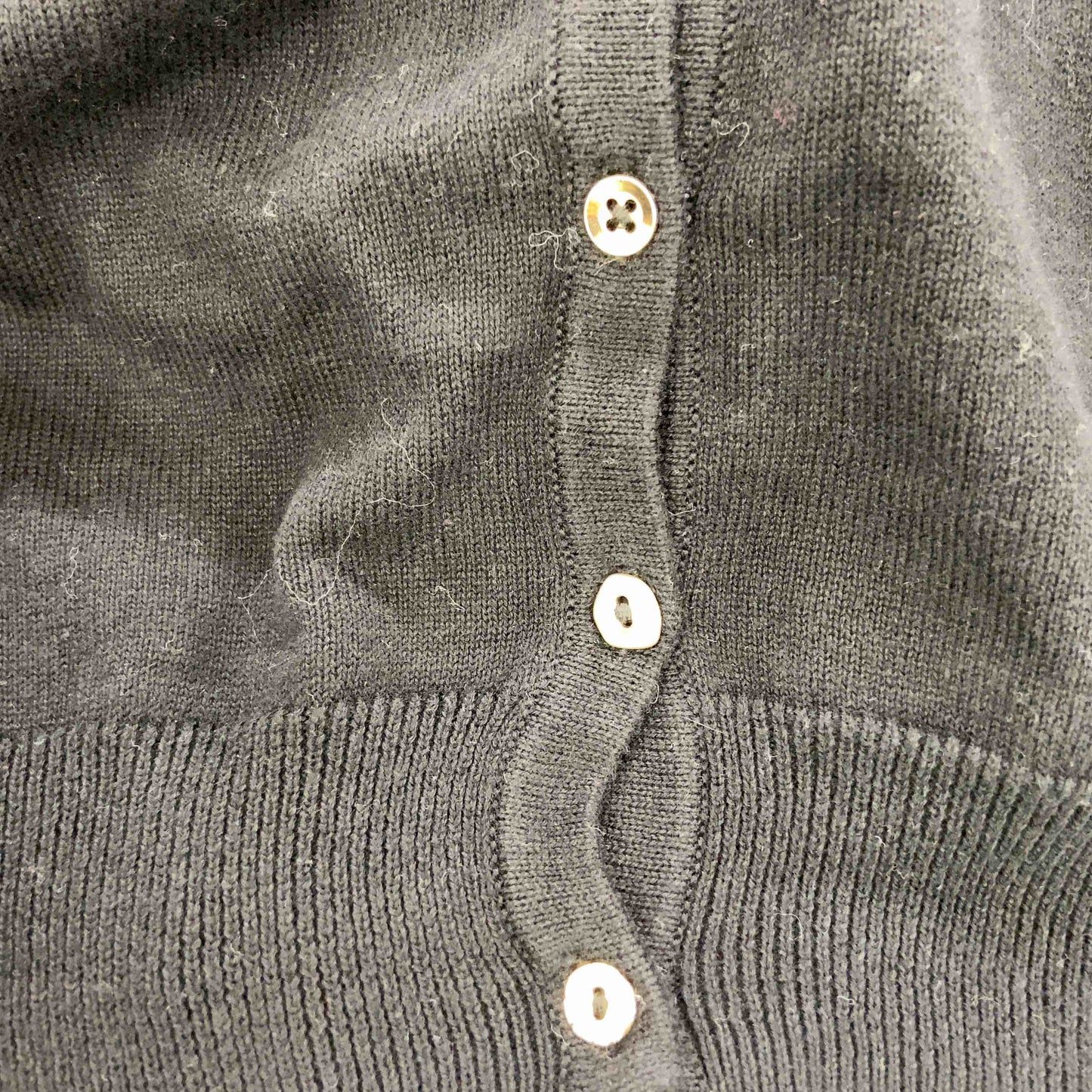 titivate ティティベイト 黒 ブラック ボタンの形それぞれ少し異なる レディース カーディガン 半袖 サイズL