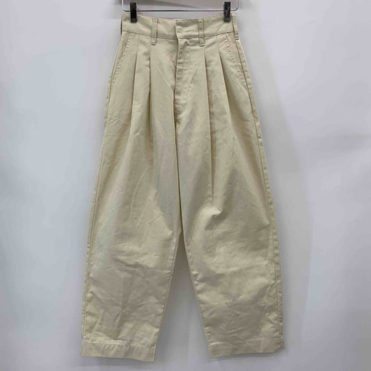 forksy. フォルクシー レディース カジュアルパンツ ベージュ タック入り