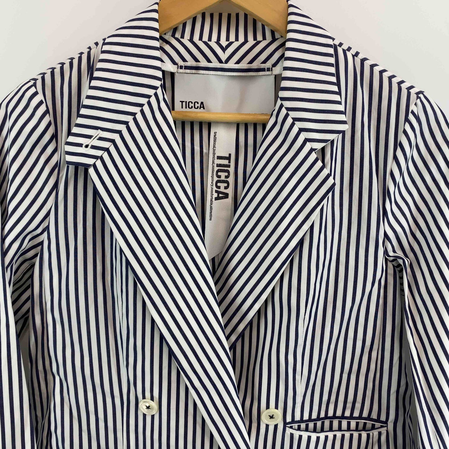 TICCA  レディース ジャケット/アウター テーラードジャケット ホワイト×ネイビー ストライプ柄