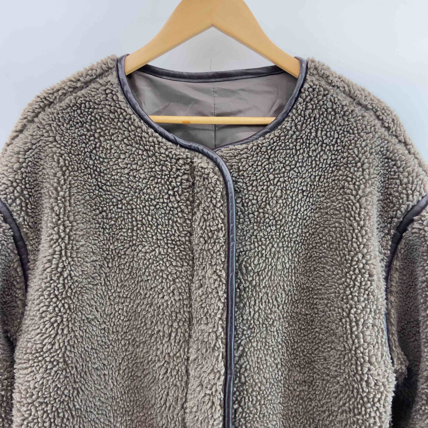 レディース ノーカラージャケット ボアフリースジャケット 茶 ジップアップ