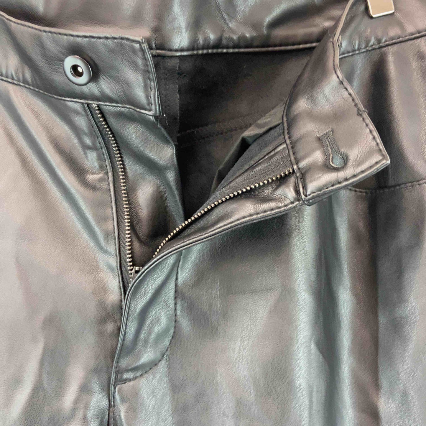 ZARA ザラ メンズ フェイクレザーパンツ ブラック