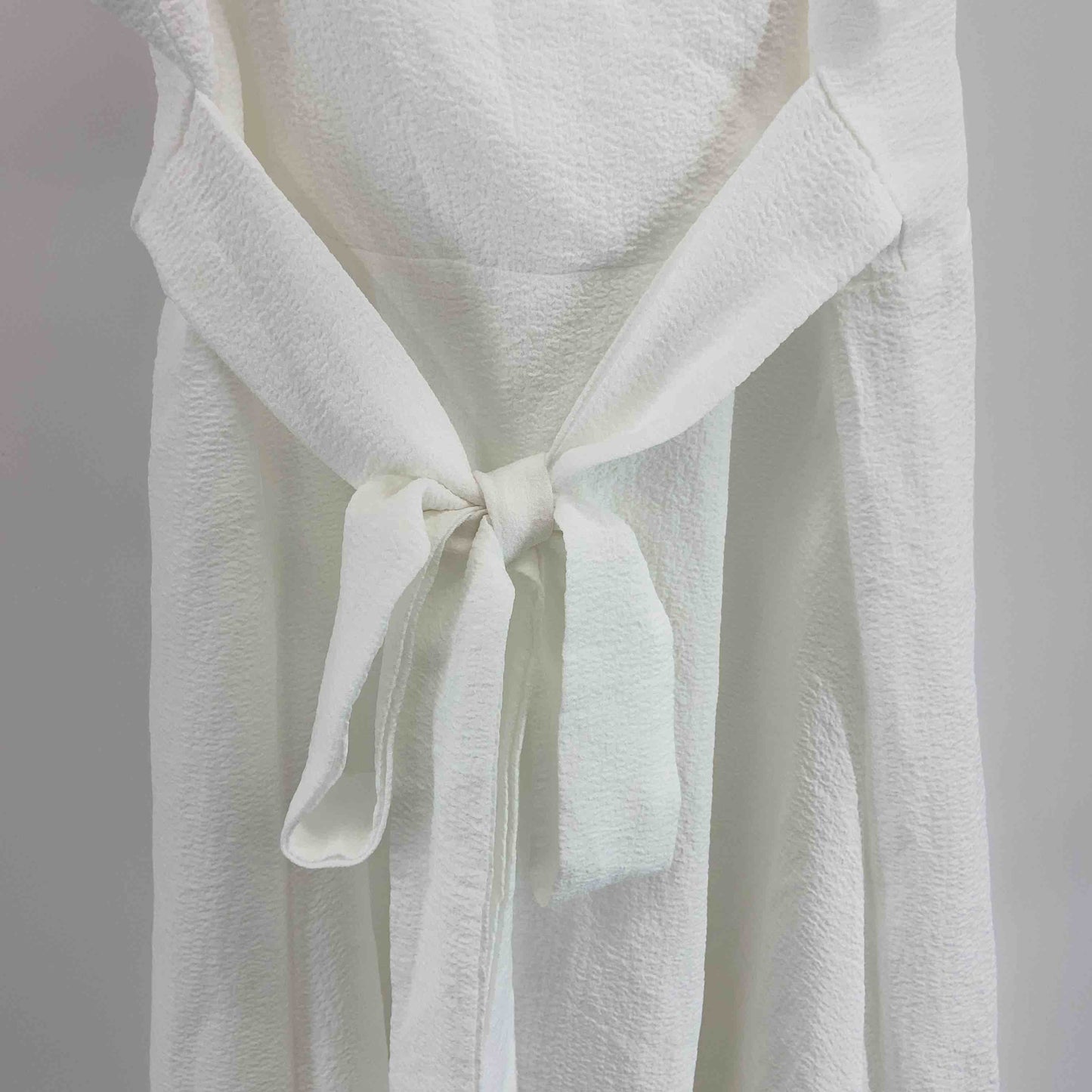 Bifrost ビフレスト レディース キャミワンピース ホワイト カシュクール ウエストリボン エンボス