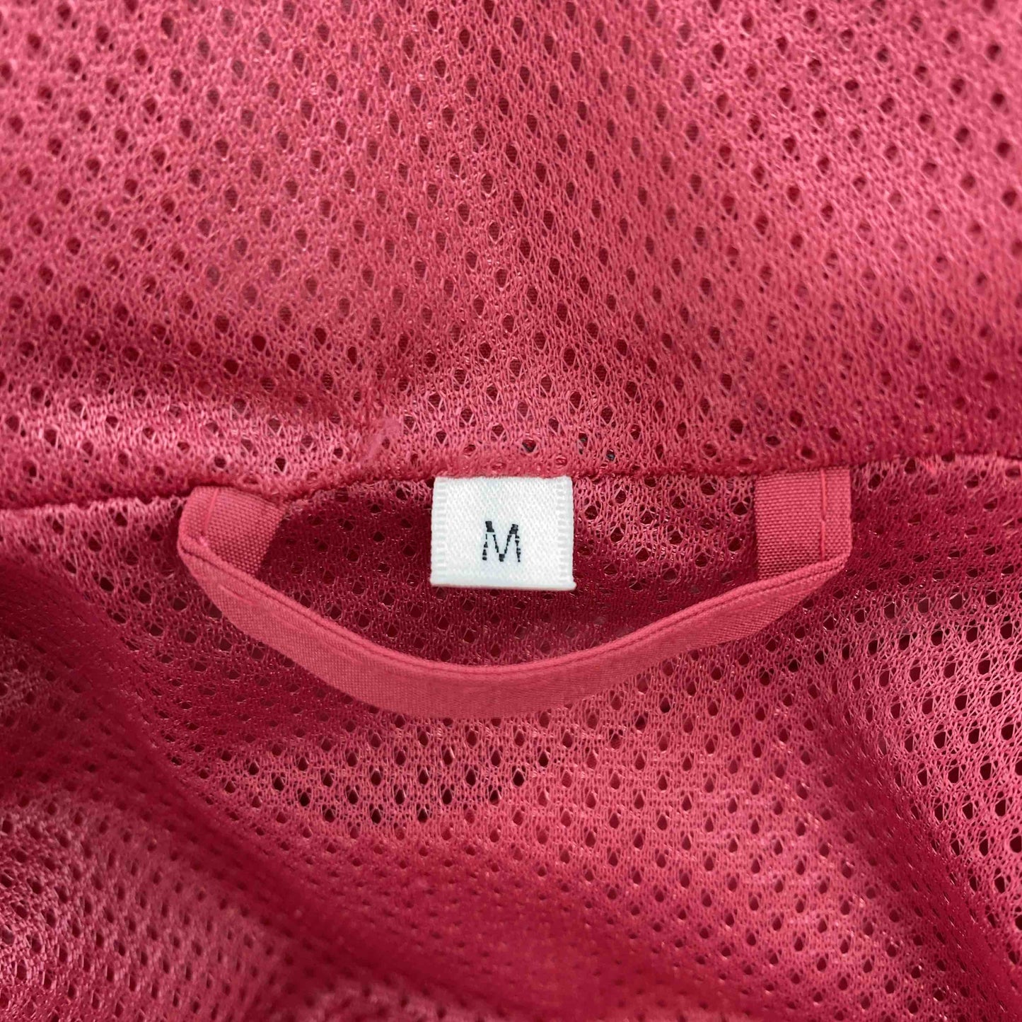 レディース ナイロンジャケット　裏地メッシュ　フード付き　パッションピンク