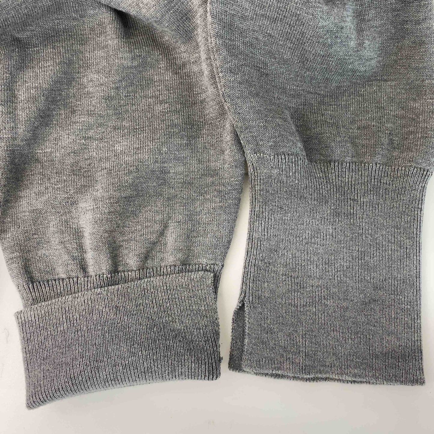 23区 ニジュウサンク レディース Vネックカーディガン グレー 綿シルク混