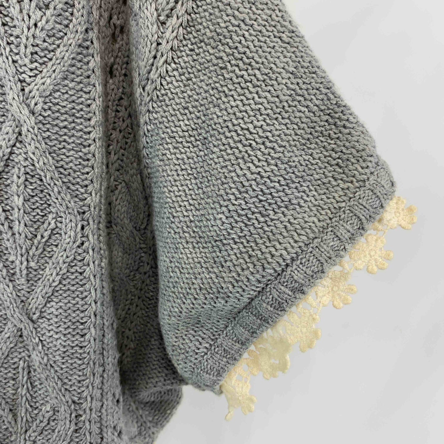 earth music&ecology アースミュージックアンドエコロジー レディース ポンチョ グレー ケーブルニット 綿混 裏地レース