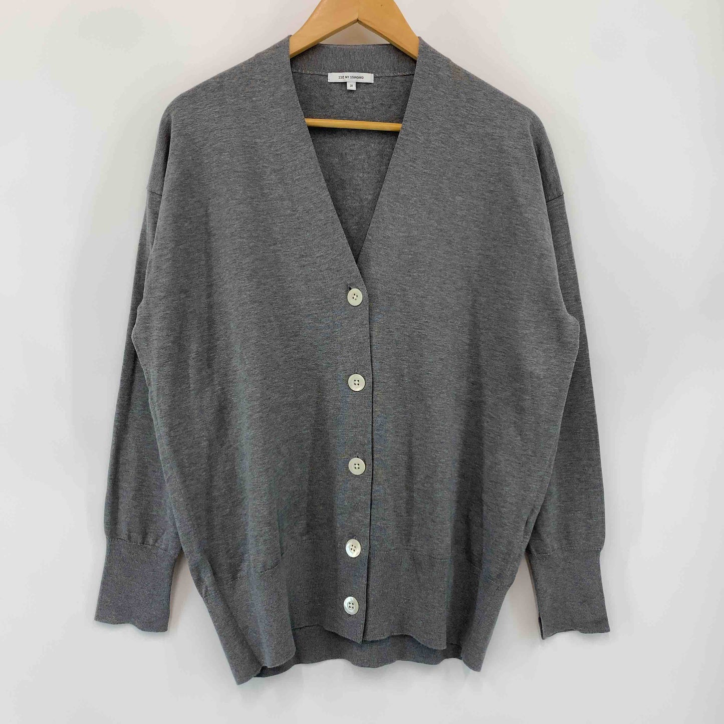 23区 ニジュウサンク レディース Vネックカーディガン グレー 綿シルク混
