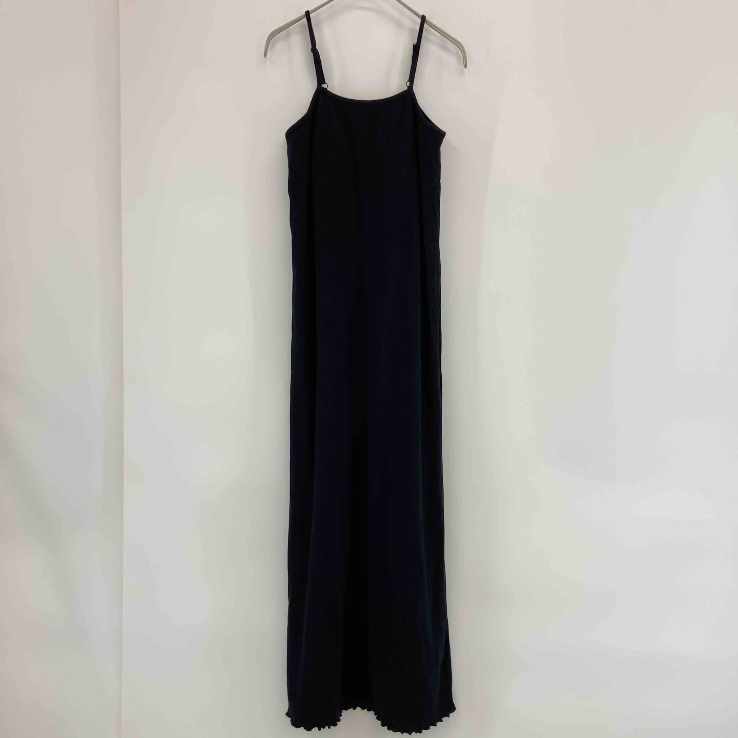 apres jour mignon アプレジュールミニョン ブラック カップ付きキャミワンピース バックスリット 無地 シンプル レディース ノースリーブワンピースキャミワンピース