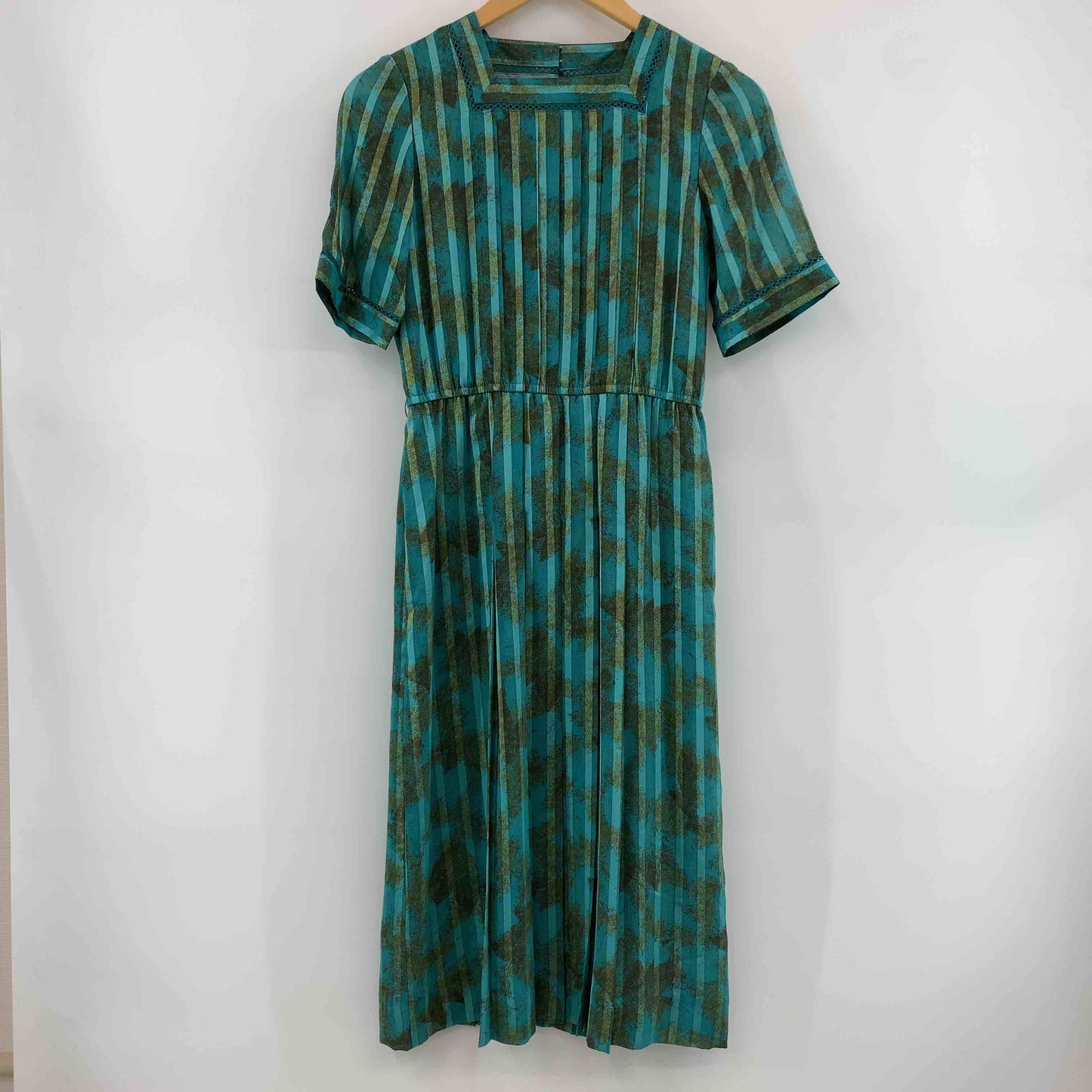 東京スタイル　ビンテージ　昭和レトロ　グリーン　ストライプ　その他  レディース 半袖ワンピースとブラウスのセットアップ