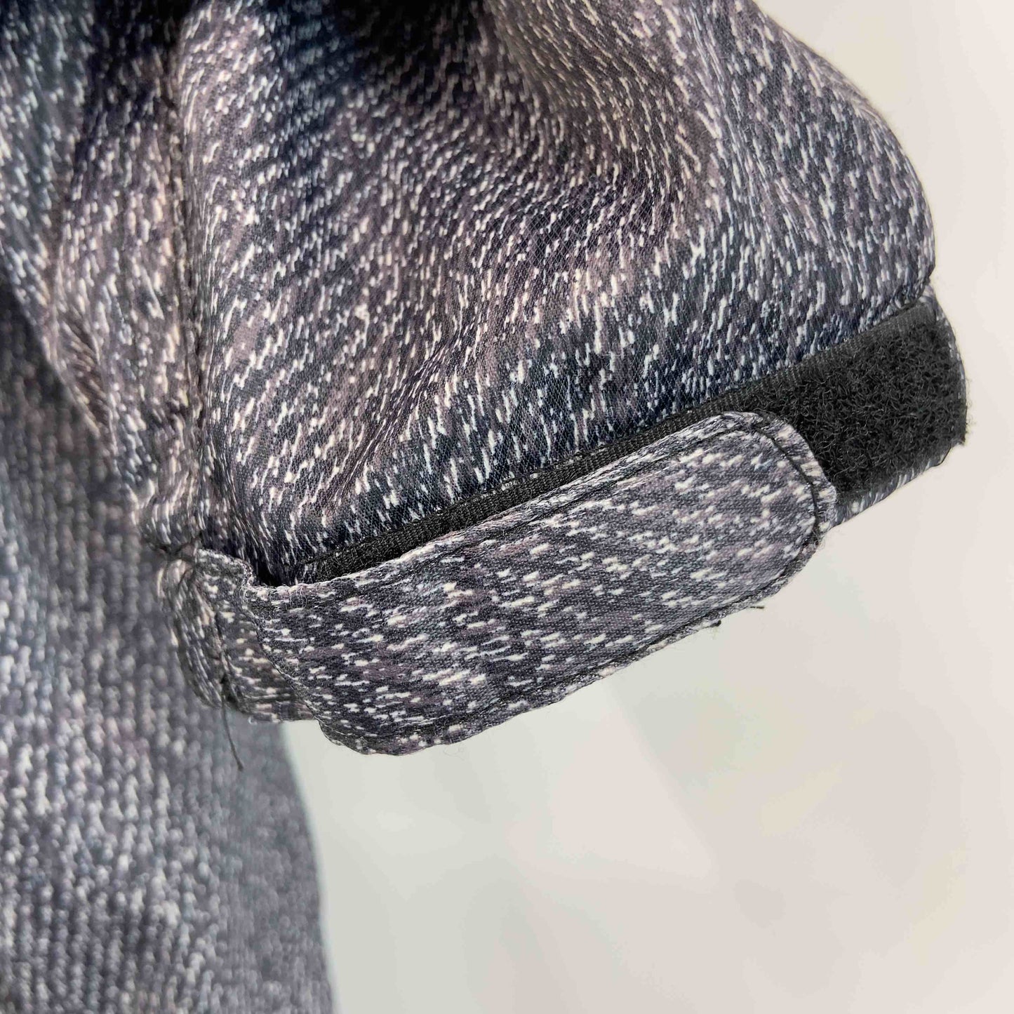 GU ジーユー メンズ マウンテンパーカー　ナイロンジャケット　ジップアップ　グレー