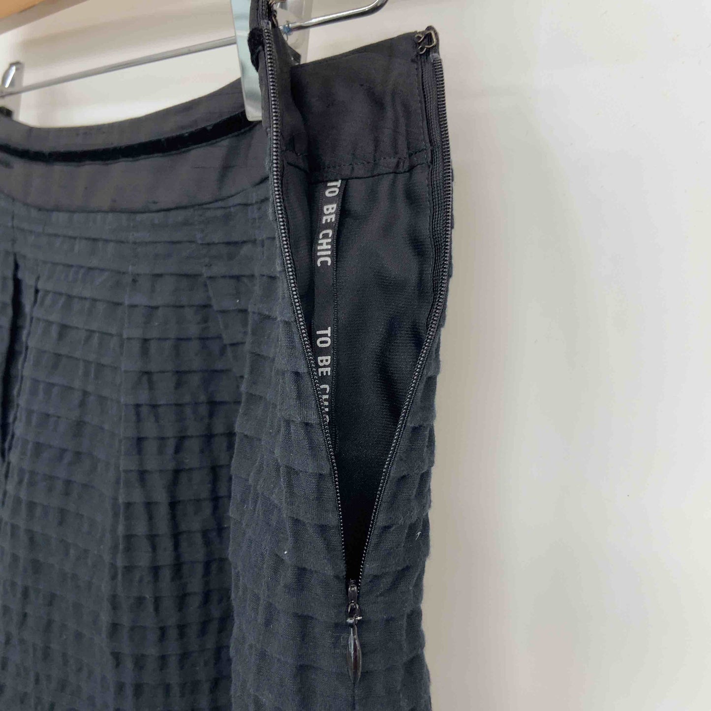 TO BE CHIC トゥービーシック　黒　ブラック　 レディース ひざ丈スカート