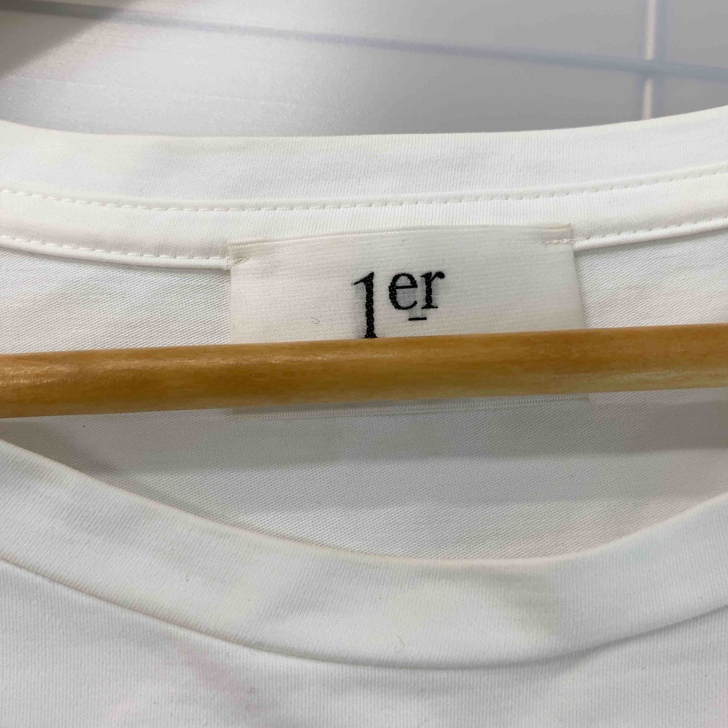 1er Arrondissement プルミエアロンディスモン ホワイト サイドスリット 無地 シンプル レディース Tシャツ（半袖）