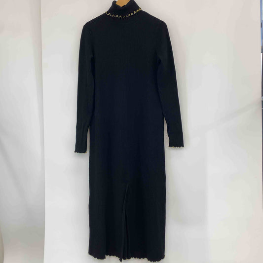 レディース ニットワンピース 黒 リブ編み 裾スリット