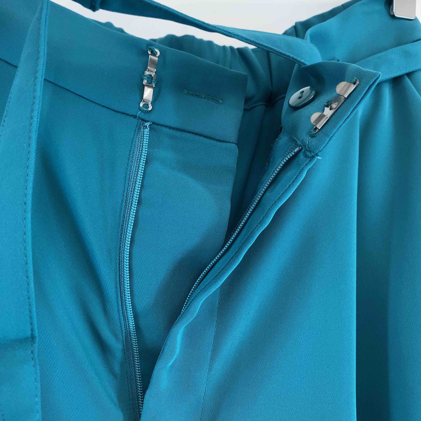 VEGA　ベガ　緑　グリーン　裏地無し　サイズ38　  レディース カジュアルパンツ