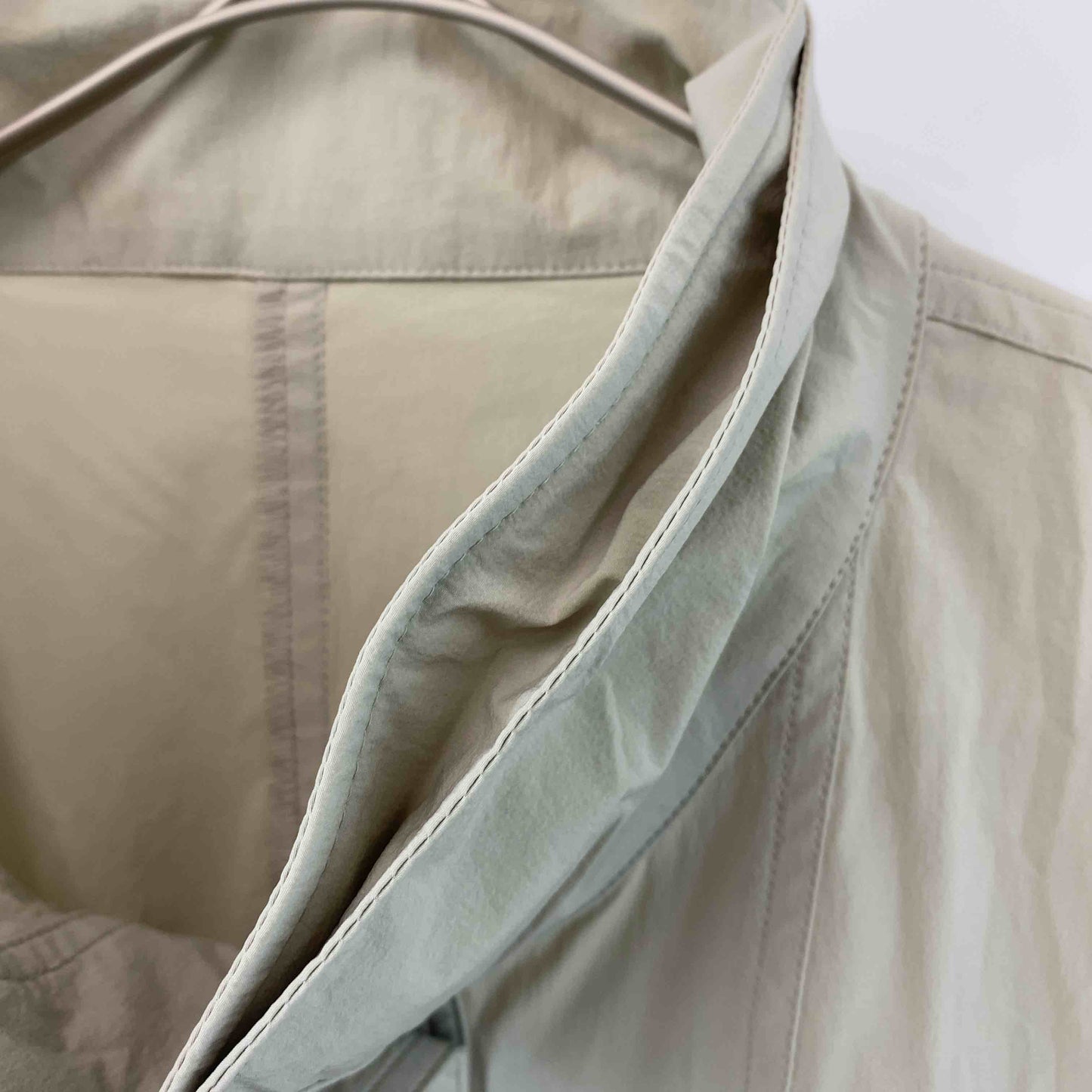 Joy Alpine  レディース ベスト/ジレ バルーン リボン ワイヤー入り襟 ベージュ