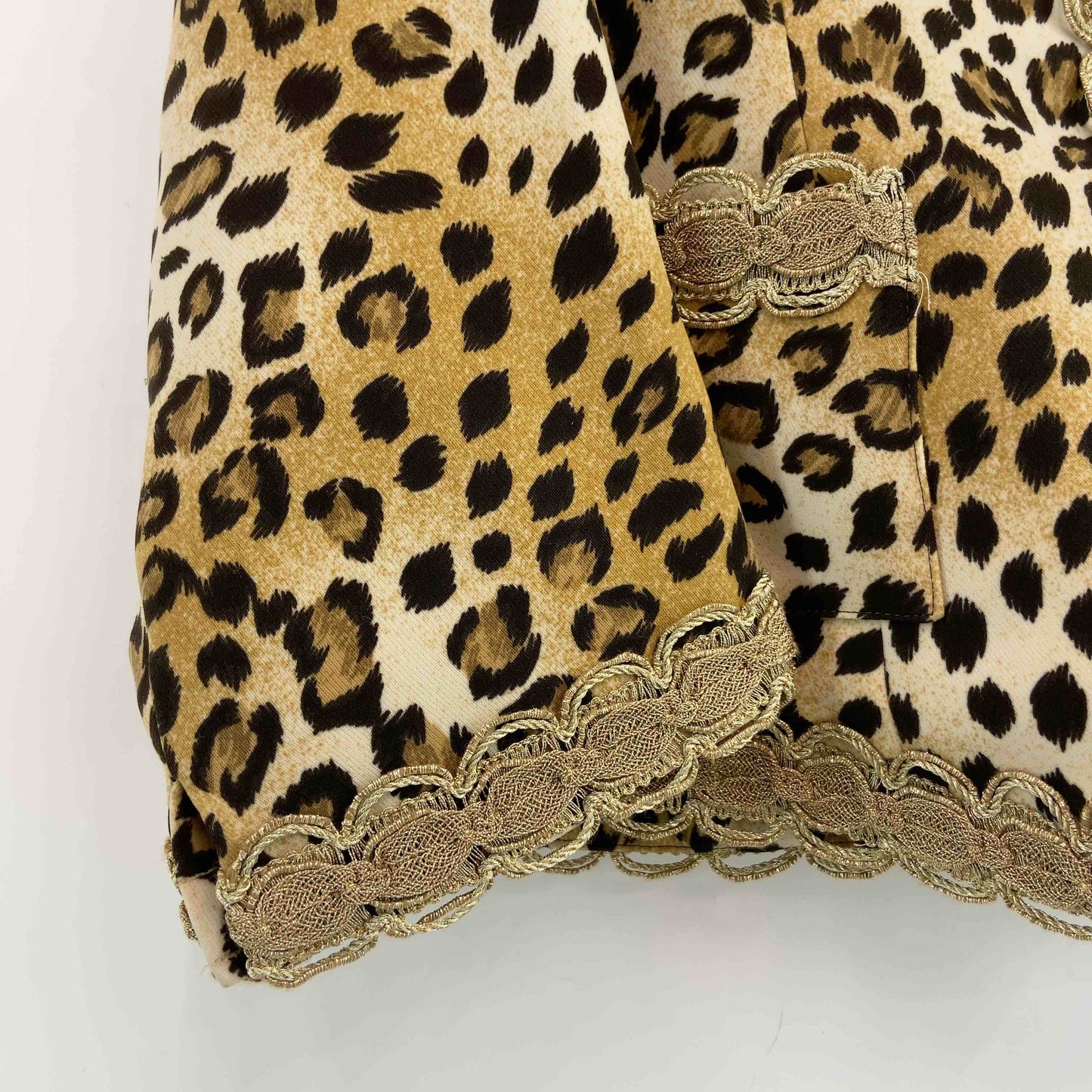 伊太利屋 イタリヤ レディース ノーカラージャケット  レオパード柄  ベージュ