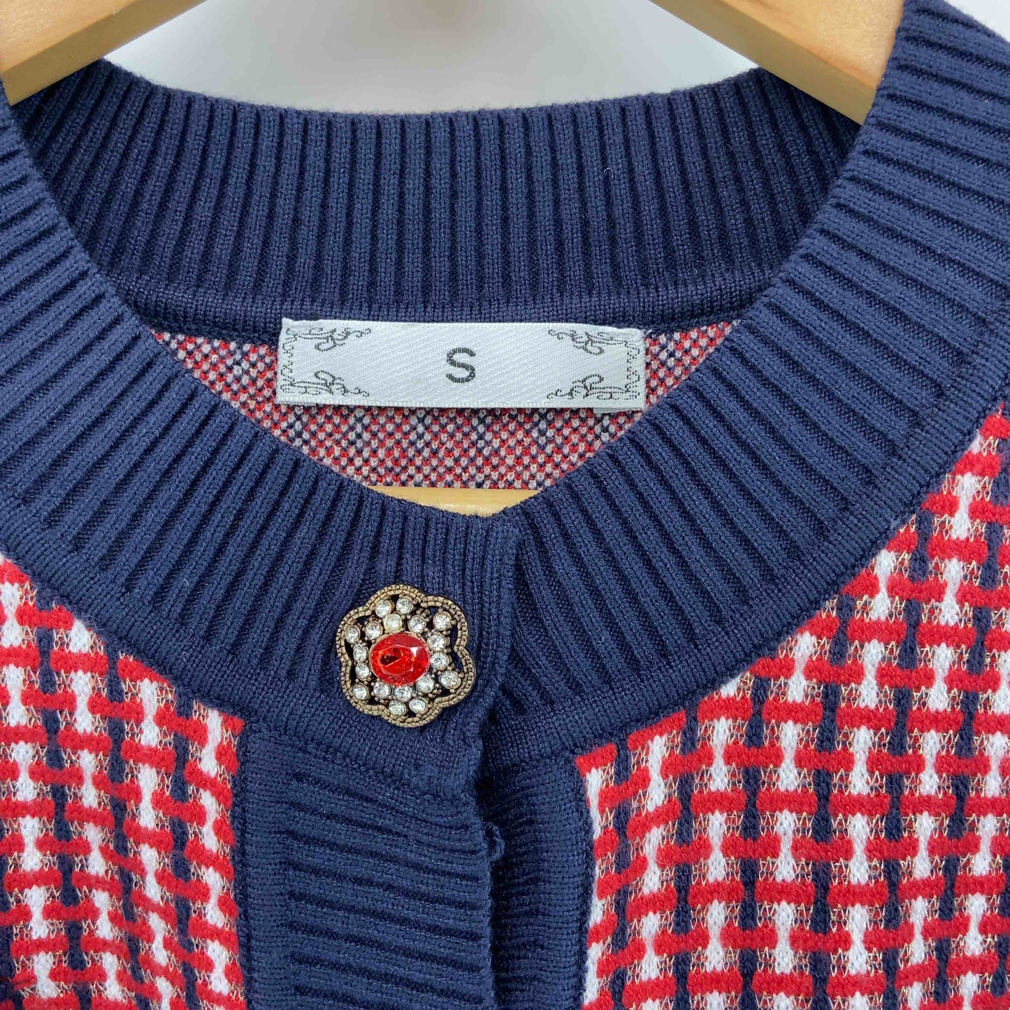 レディース ニット　カーディガン　装飾　赤　S