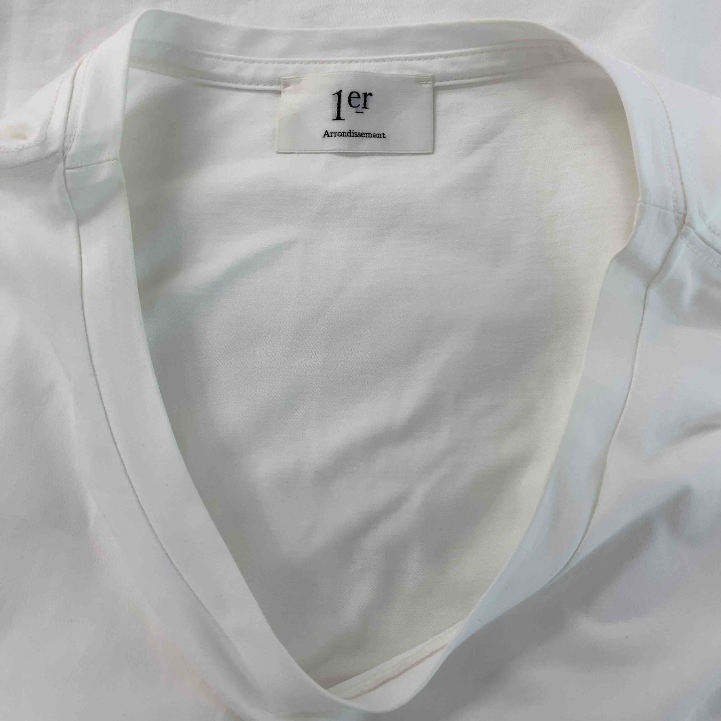 1er Arrondissement プルミエアロンディスモン ホワイト サイドスリット 無地 シンプル レディース Tシャツ（半袖）