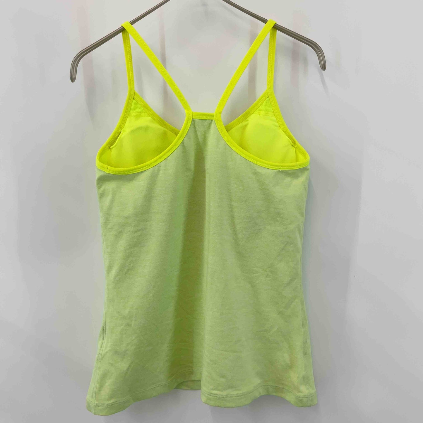 NIKE ナイキ レディース キャミソール　DRI-FIT　蛍光イエロー　カップ付き