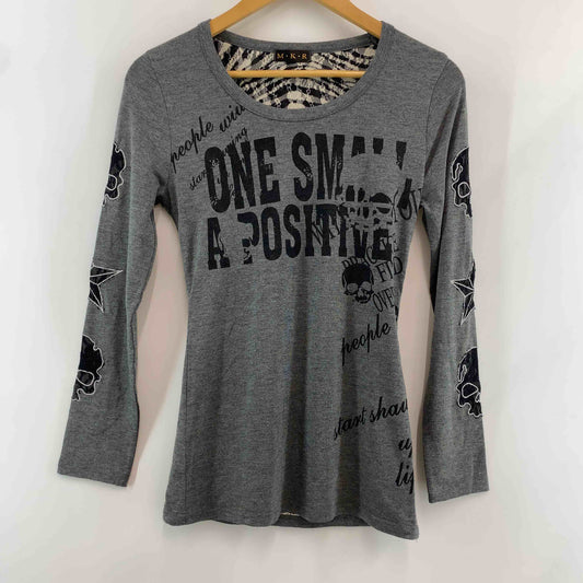 レディース Tシャツ 長袖カットソー　スカル　袖プリント　グレー