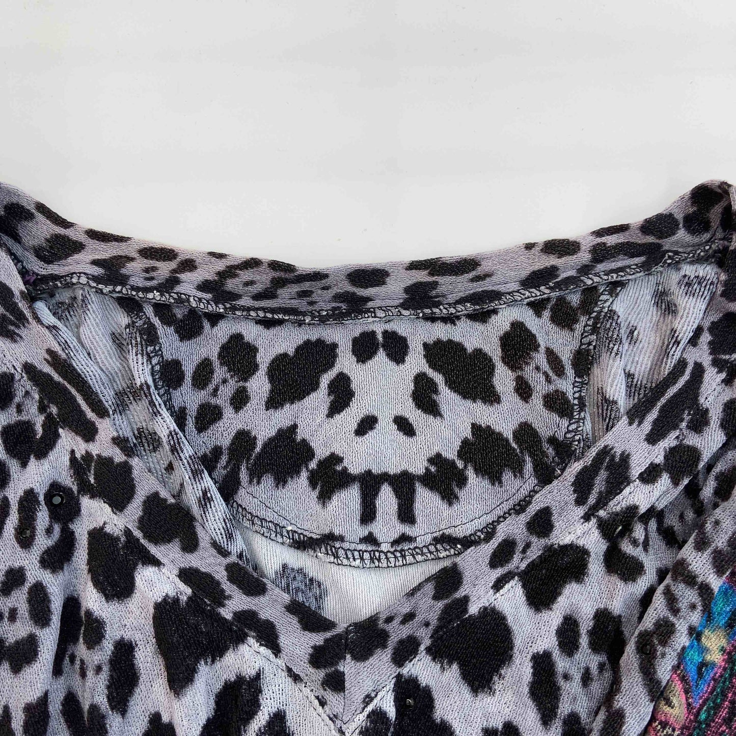 伊太利屋 イタリヤ レディース Tシャツ/カットソー 五分袖 ビーズ装飾 総柄 Vネック