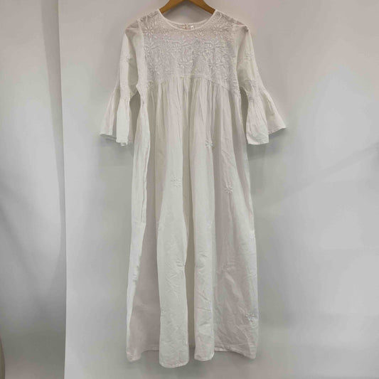 ロングワンピース ホワイト 刺繡デザイン 花柄  レディース 長袖ワンピース