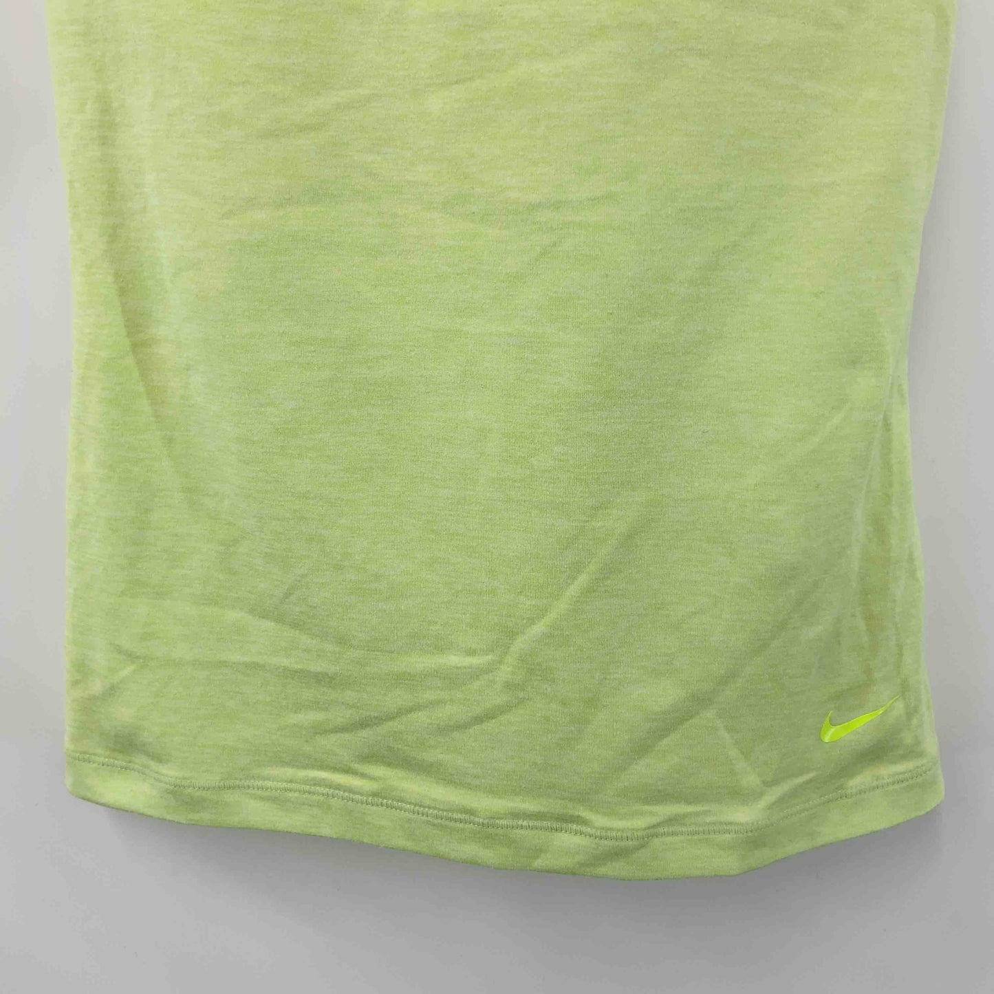 NIKE ナイキ レディース キャミソール　DRI-FIT　蛍光イエロー　カップ付き