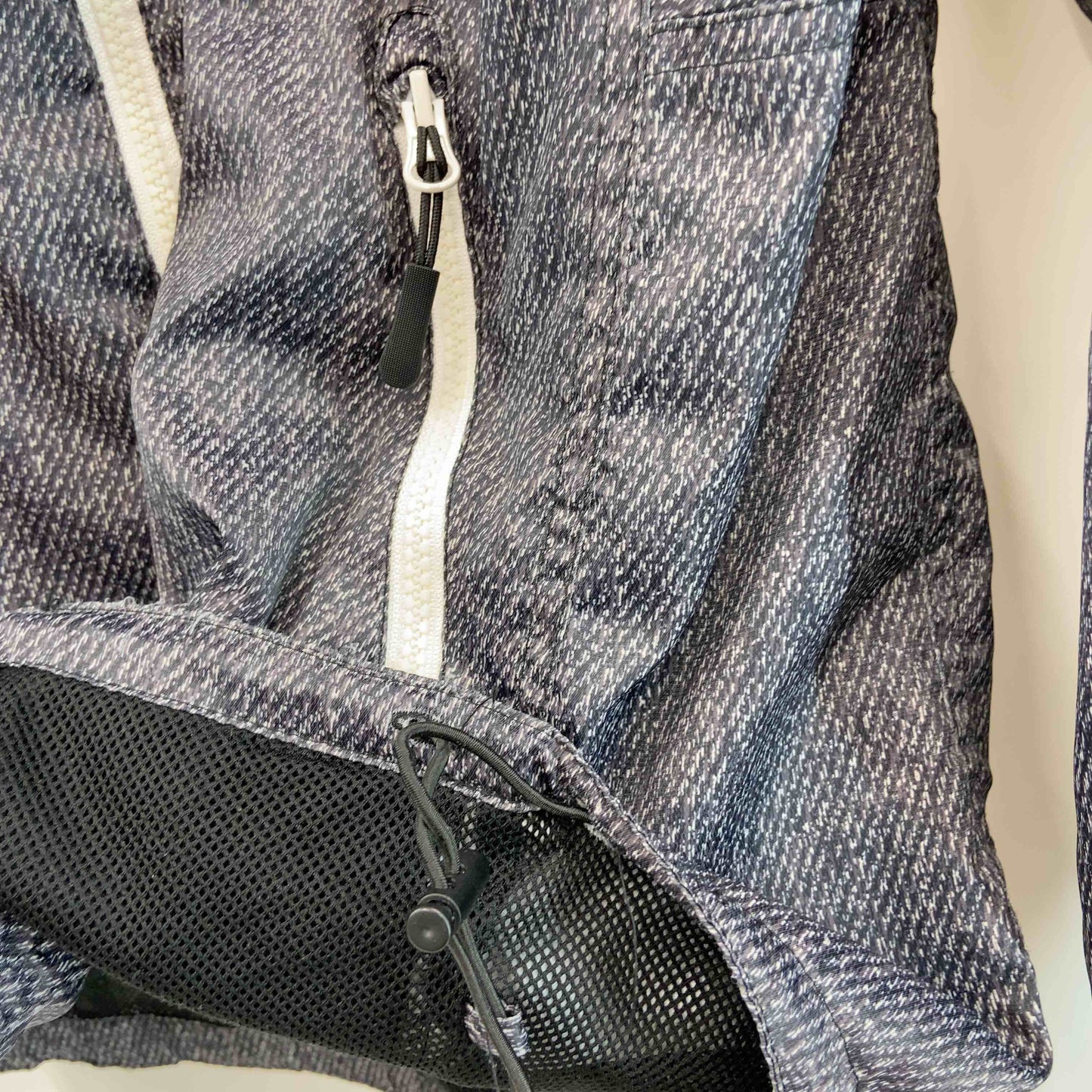 GU ジーユー メンズ マウンテンパーカー　ナイロンジャケット　ジップアップ　グレー