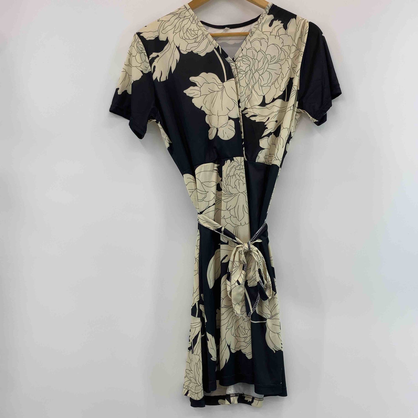 レディース 半袖　ミニワンピース　総柄　花柄　ウエスト切替　紐付き