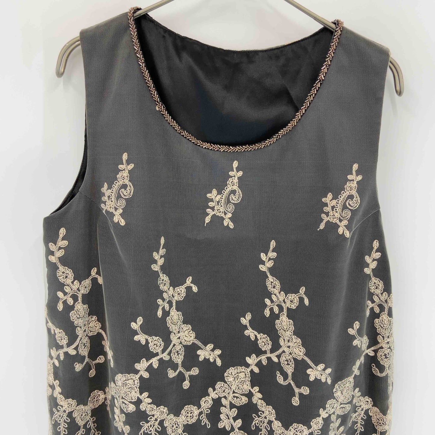 レディース ノースリーブワンピース　ひざ丈　レース　花柄　刺繍　ビーズ装飾　黒