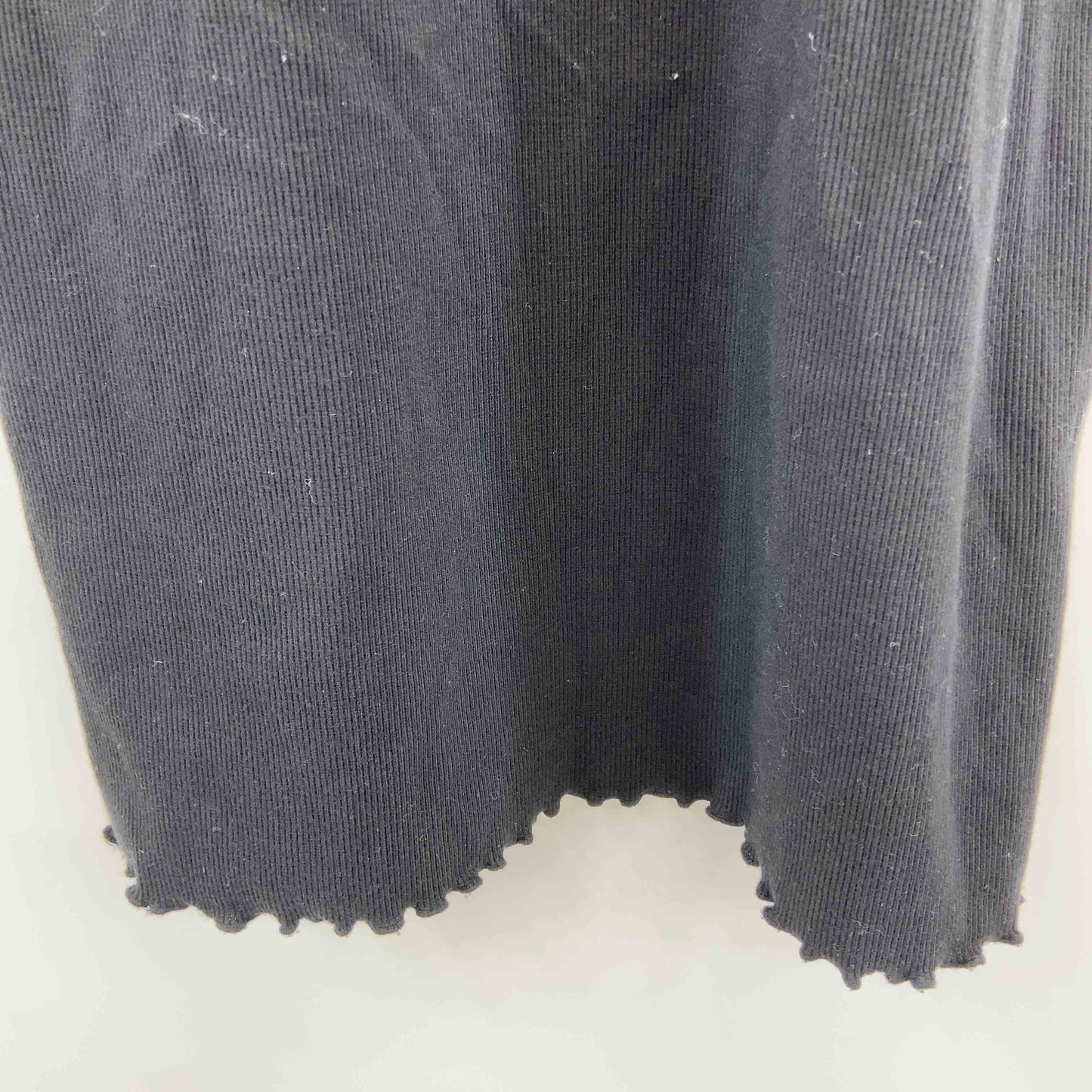 apres jour mignon アプレジュールミニョン ブラック カップ付きキャミワンピース バックスリット 無地 シンプル レディース ノースリーブワンピースキャミワンピース