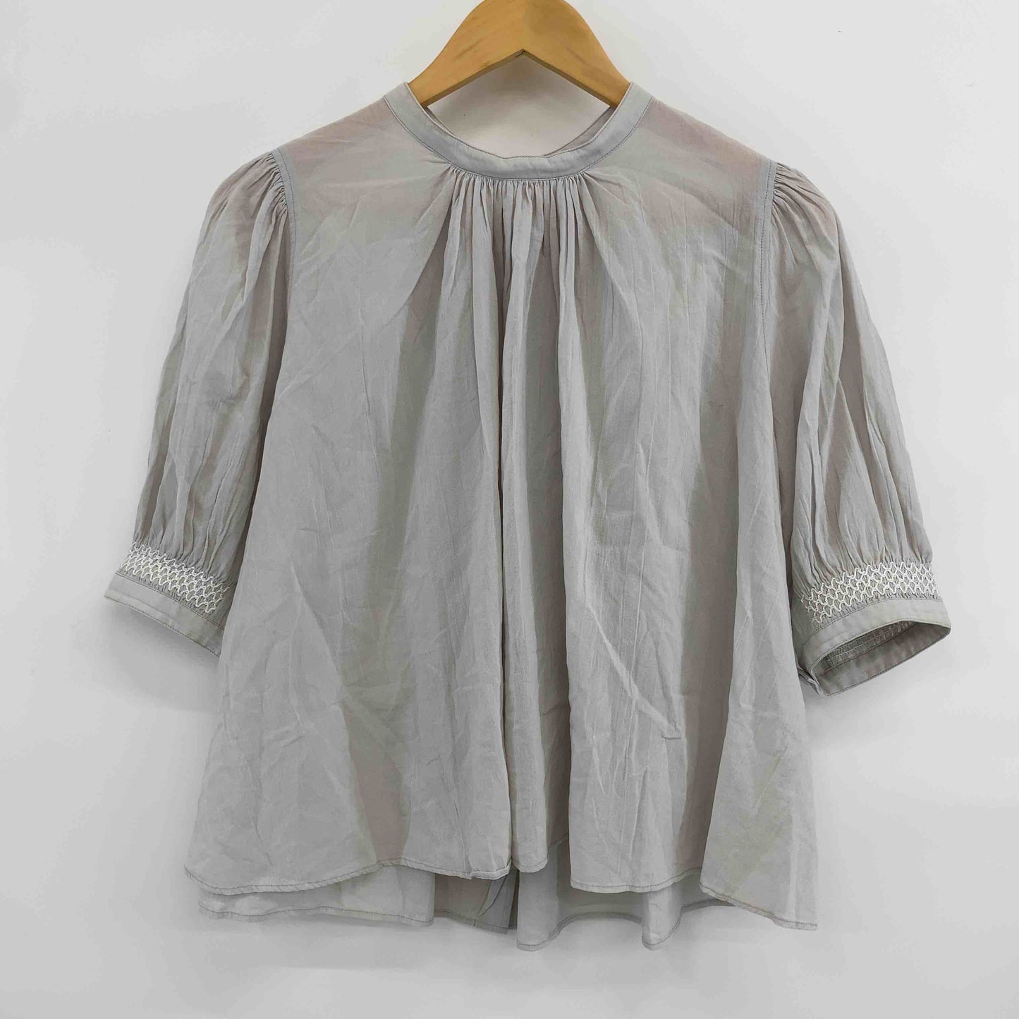 SUSURI ススリ ライトグレー シアー 無地 シンプル レディース 半袖シャツ/ブラウス