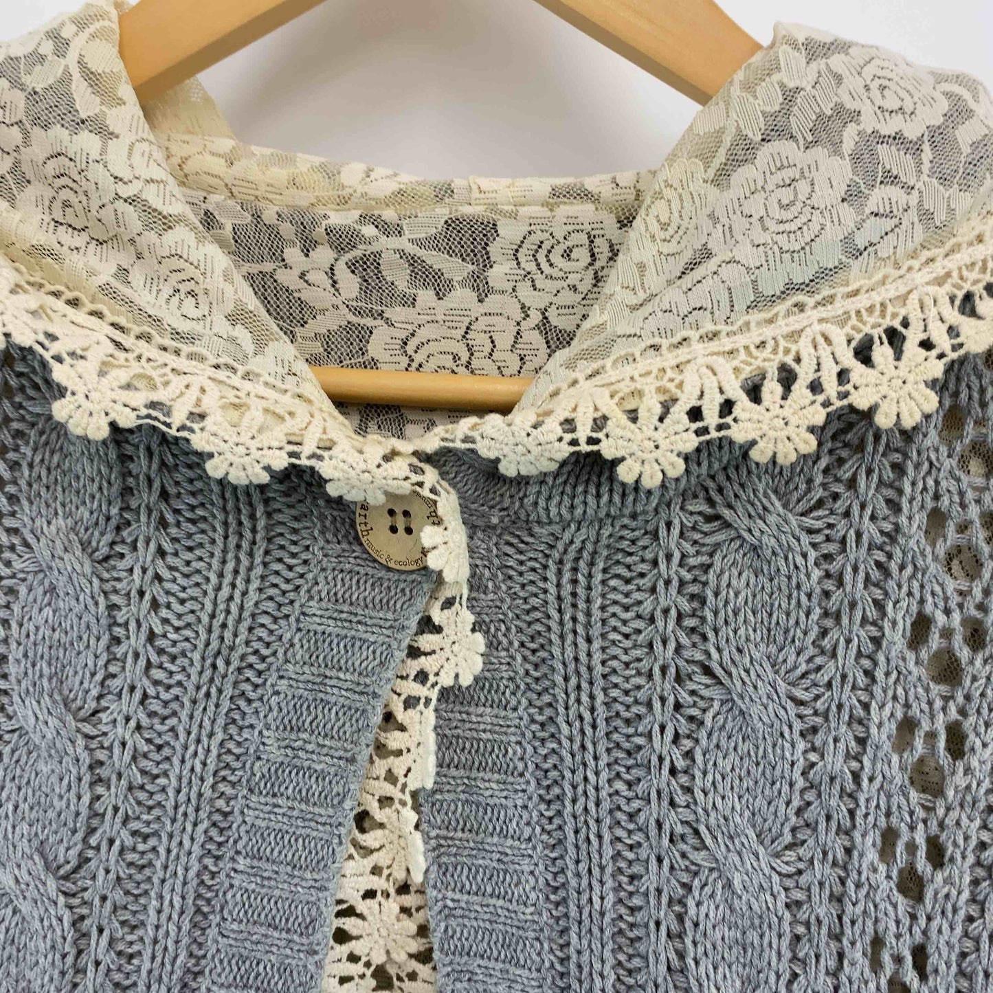 earth music&ecology アースミュージックアンドエコロジー レディース ポンチョ グレー ケーブルニット 綿混 裏地レース