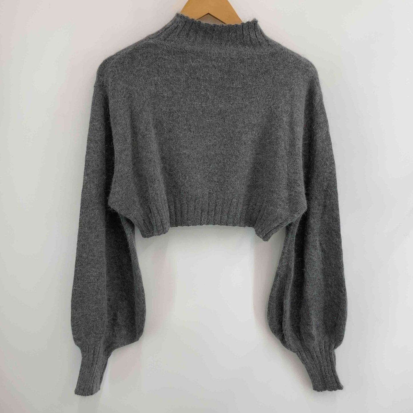 who’s who Chico フーズフーチコ レディース ニット/セーター ショート丈 グレー アンゴラ混 ボリュームスリーブ