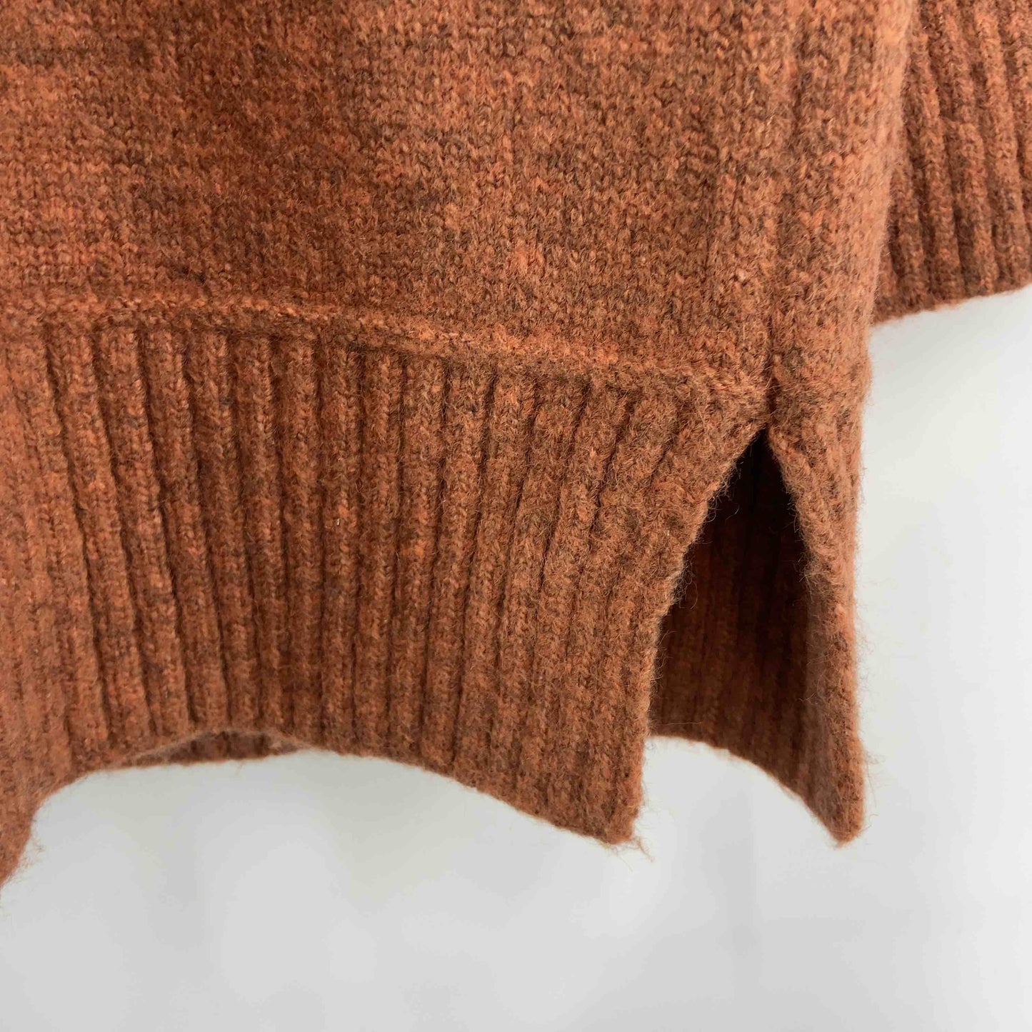 レディース ニット セーター ハーフジップ　ハイネック　サーモンオレンジ系