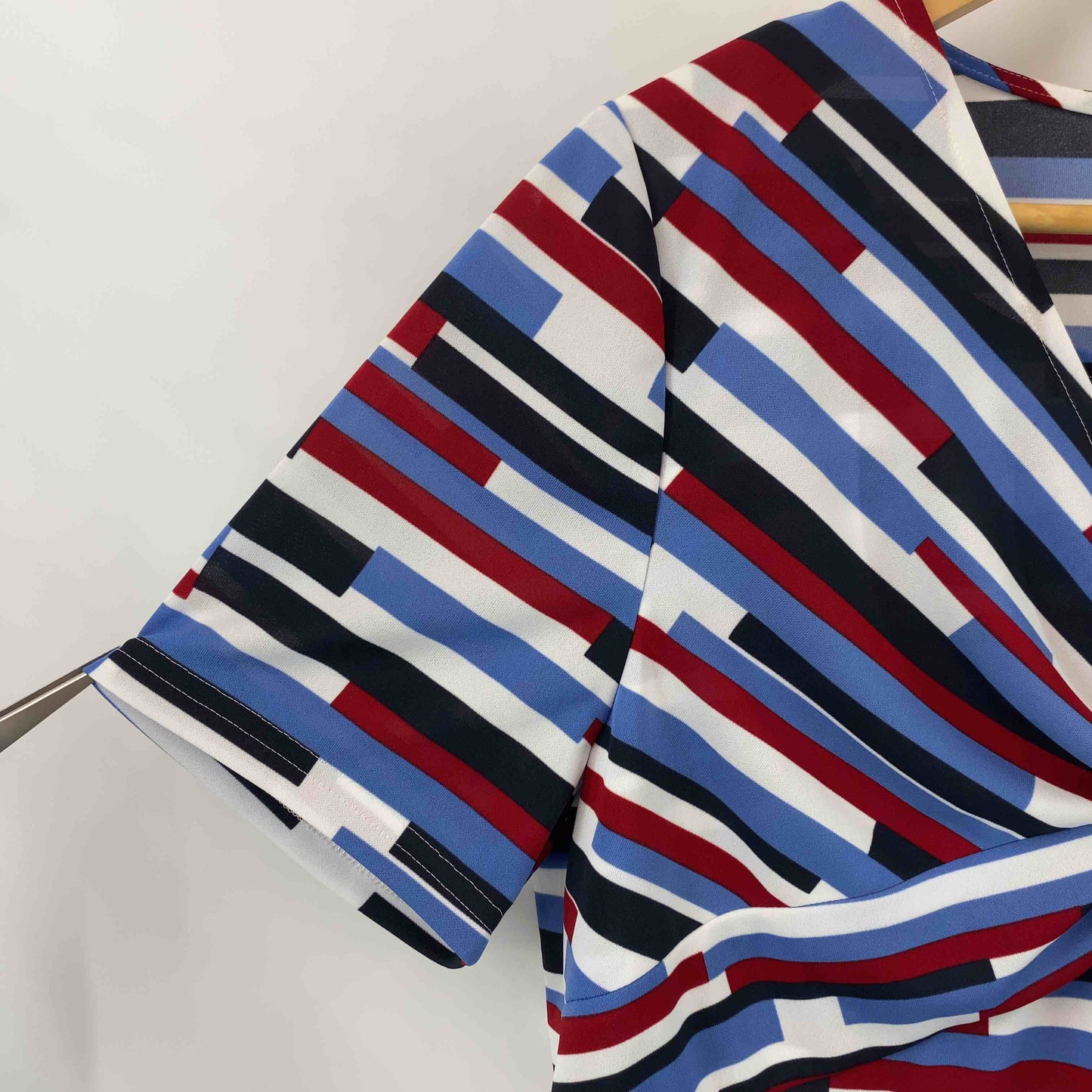 Leilian レリアン レディース Tシャツ（半袖） 総柄 フロントデザイン