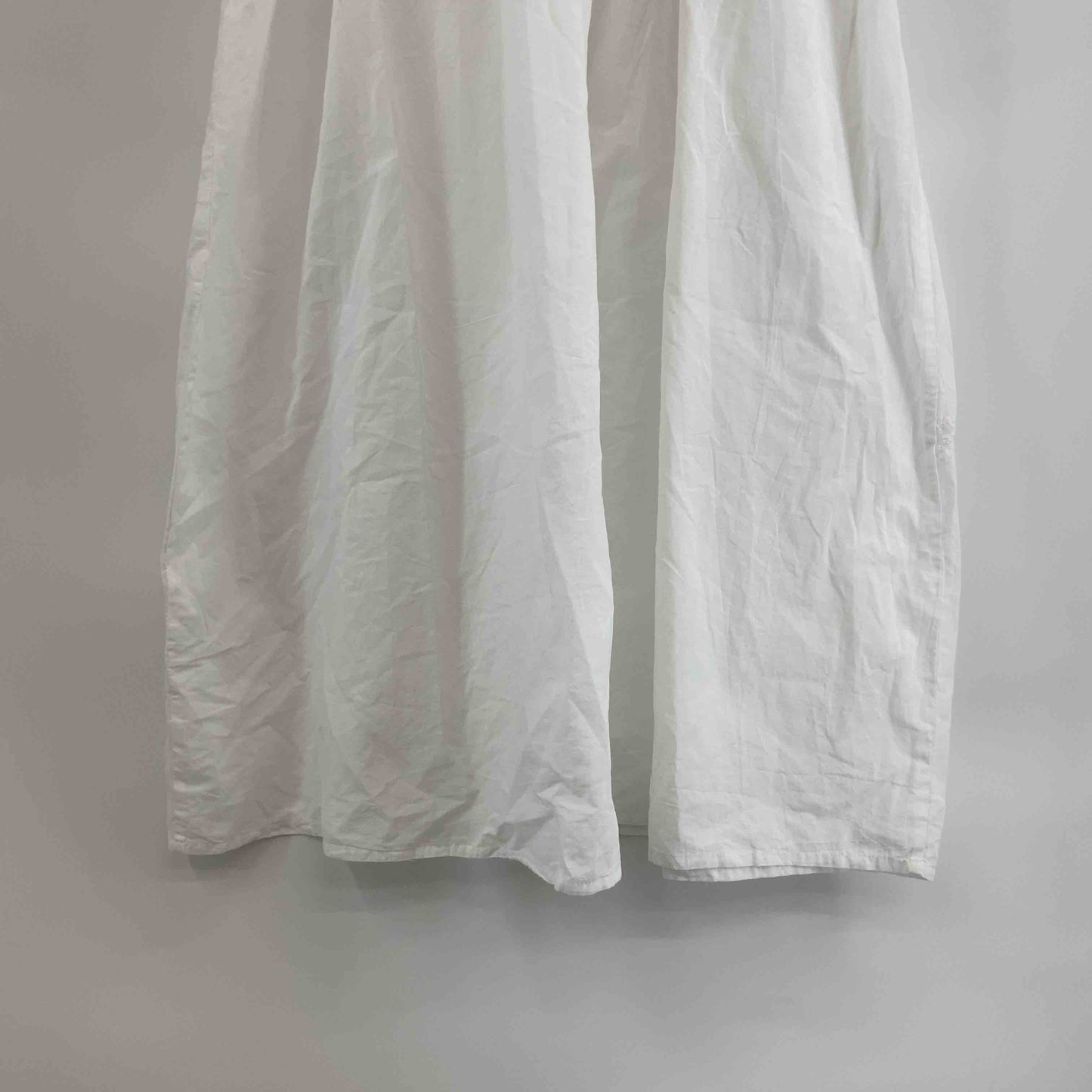 ロングワンピース ホワイト 刺繡デザイン 花柄  レディース 長袖ワンピース