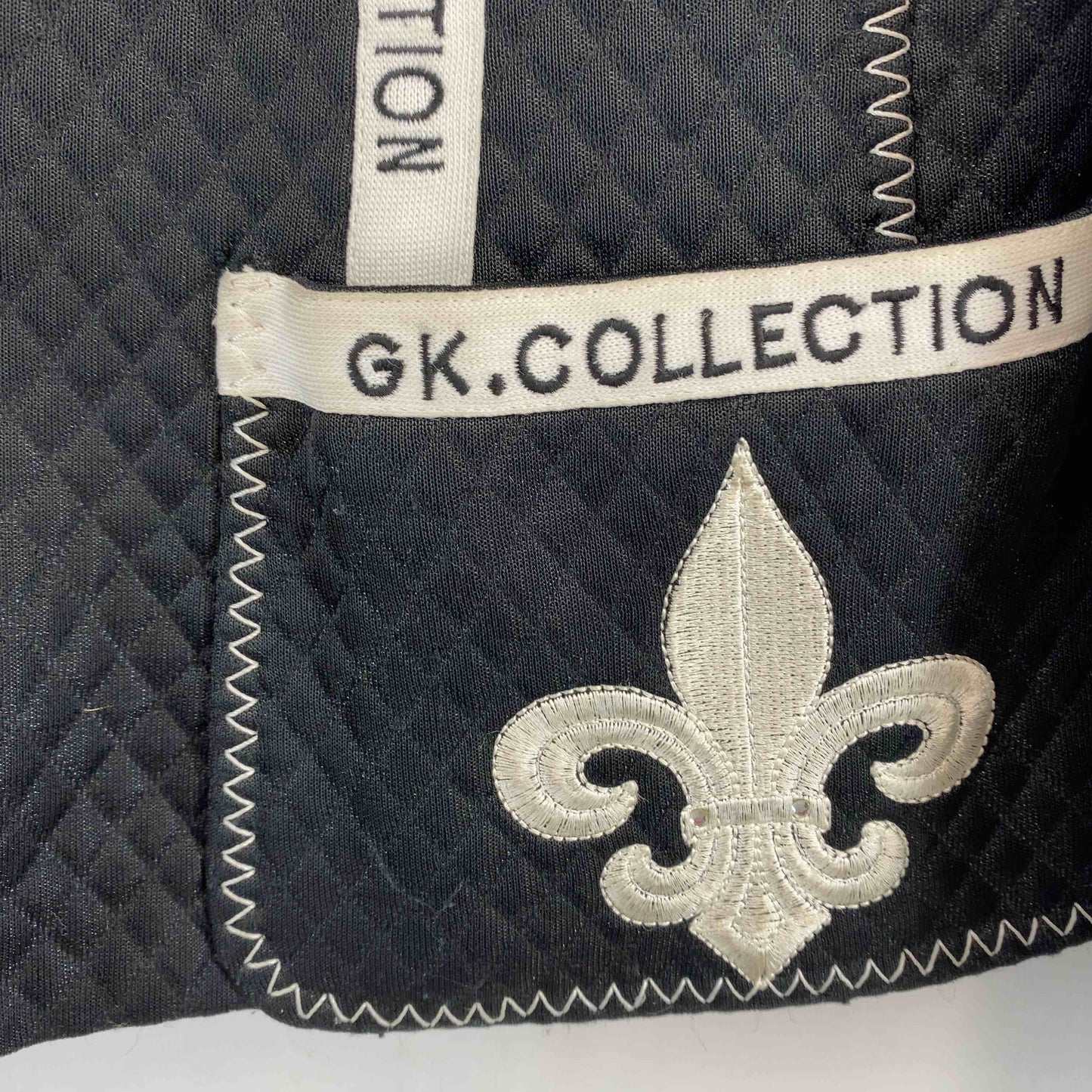 伊太利屋 GK collection  レディース ブルゾン ブラック ロゴ刺繍 胸ポケット付き