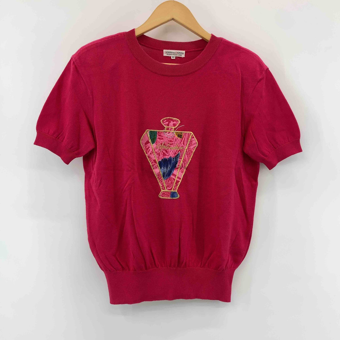 DONNAMADONNA ピンク 香水デザイン 刺繍 半袖ニット Ｕネック レディース ニット/セーター