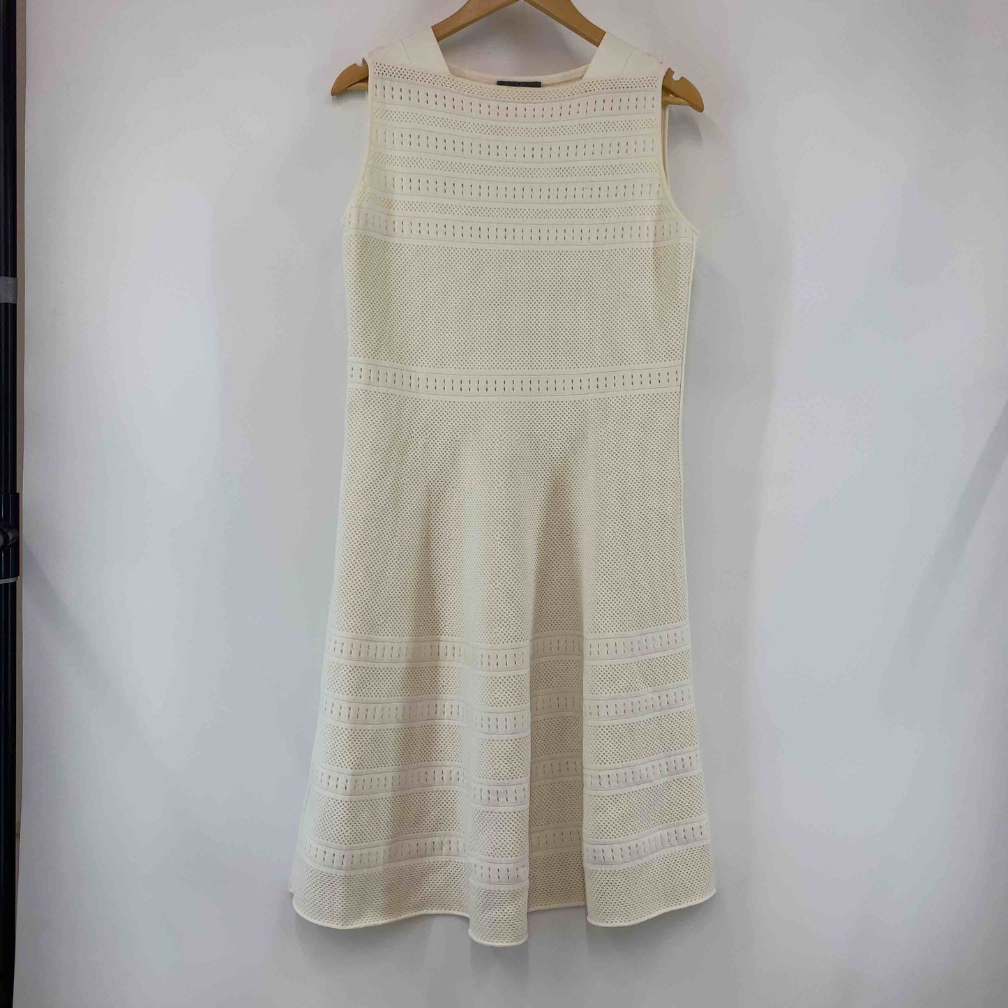 SHEIS SO  レディース イタリア製 ノーカラージャケット セットアップ ノースリーブワンピース ニット 白