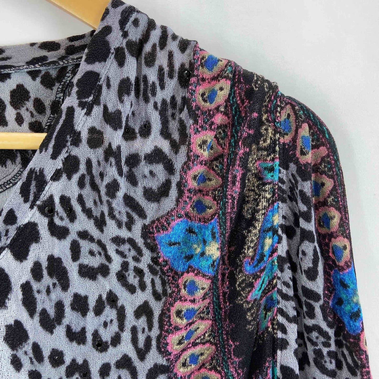 伊太利屋 イタリヤ レディース Tシャツ/カットソー 五分袖 ビーズ装飾 総柄 Vネック