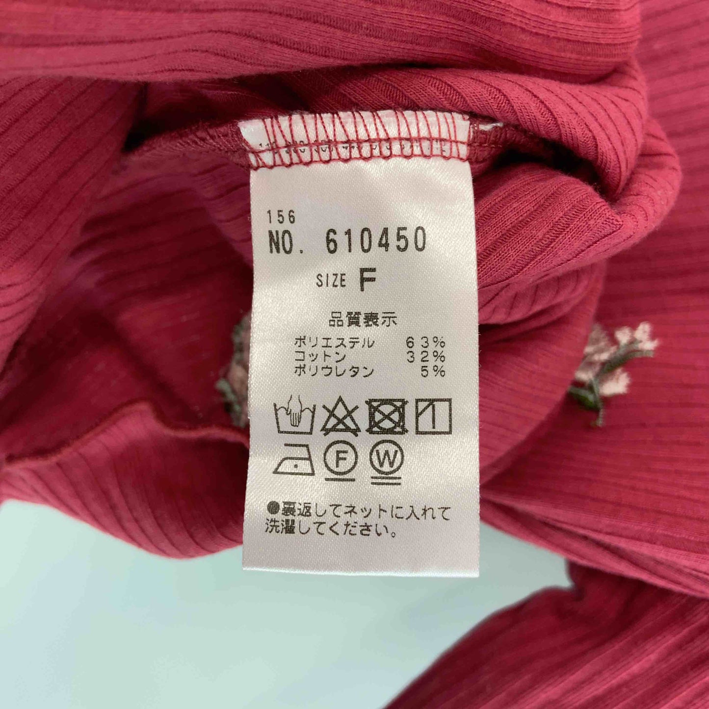 NICE CLAUP ナイスクラップ レディース Tシャツ（半袖）レッド 花柄刺繡