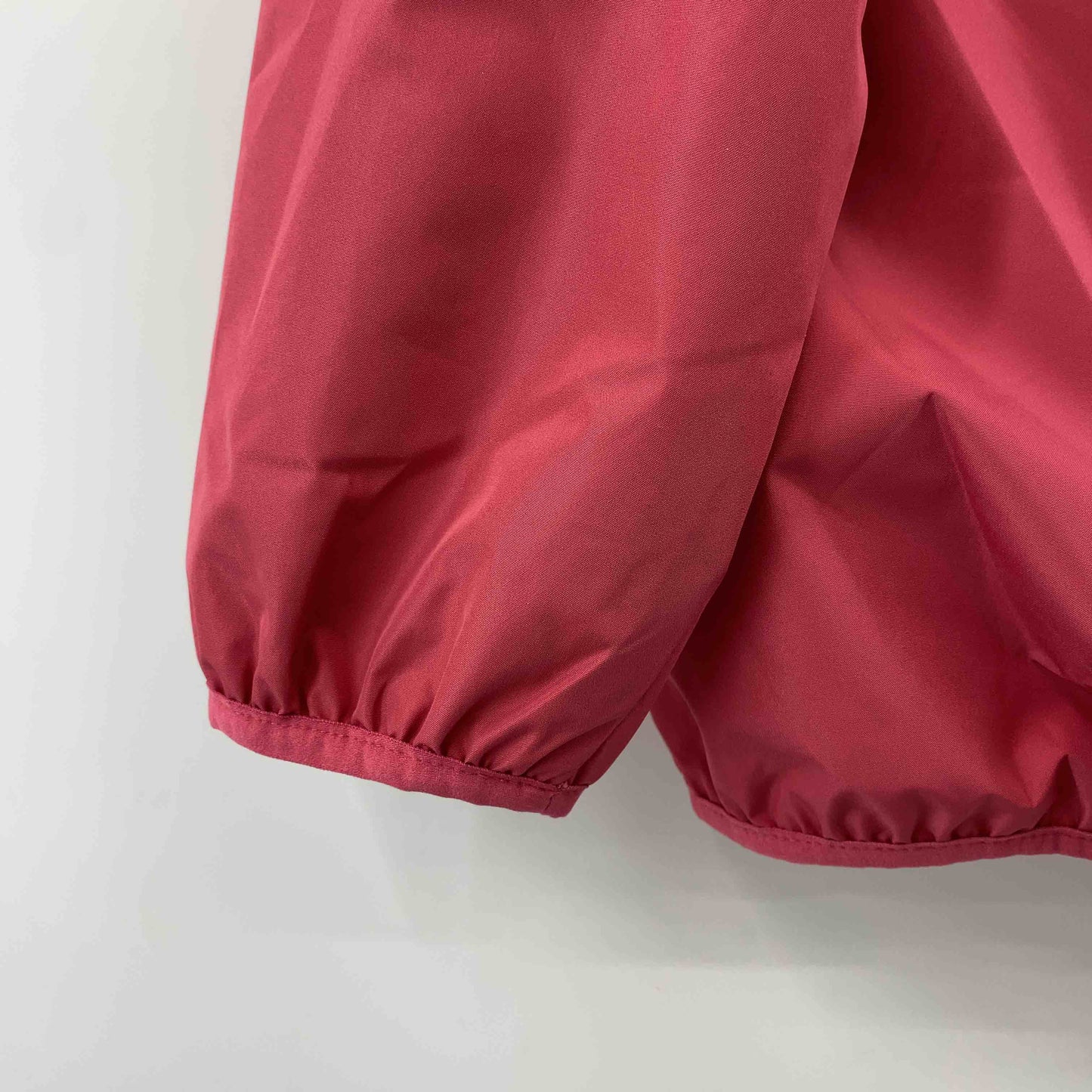 レディース ナイロンジャケット　裏地メッシュ　フード付き　パッションピンク