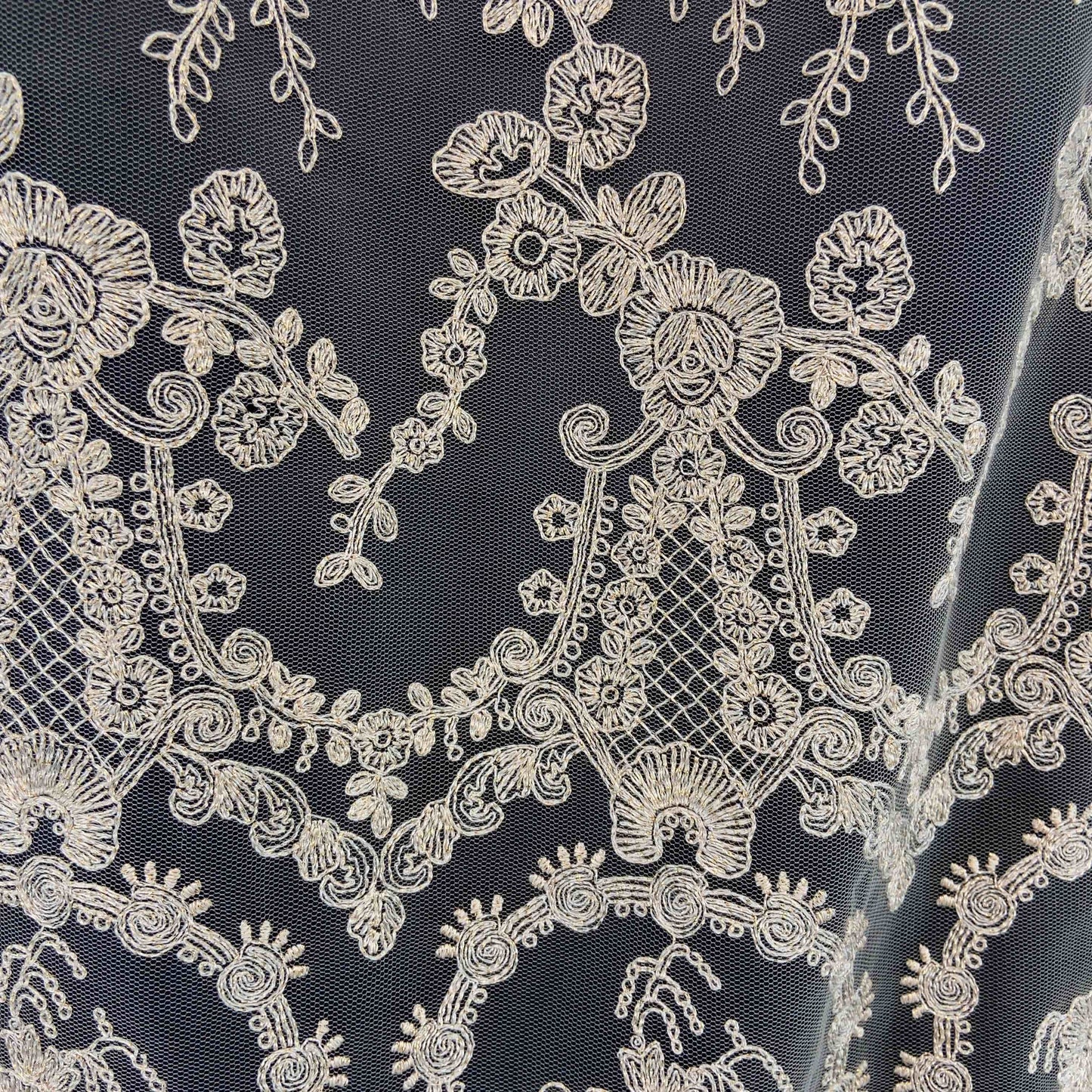 レディース ノースリーブワンピース　ひざ丈　レース　花柄　刺繍　ビーズ装飾　黒