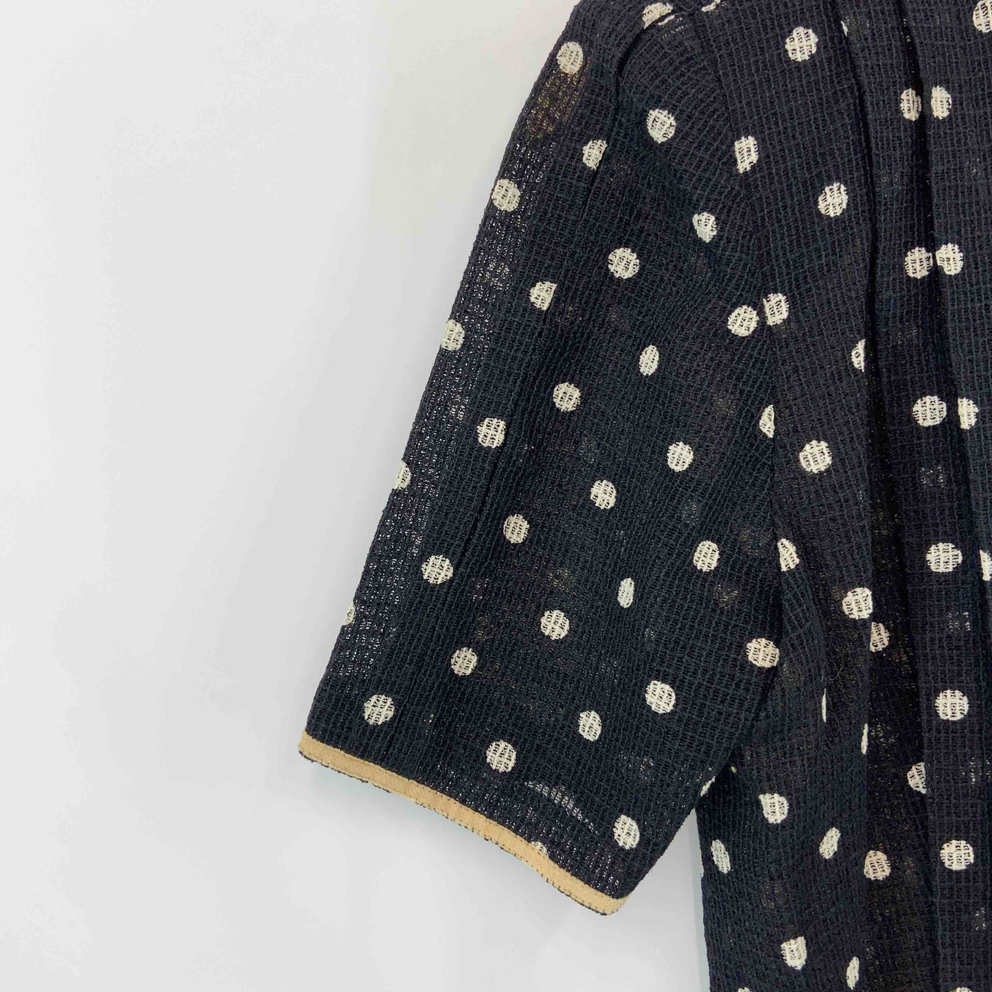 レディース ノーカラージャケット　半袖ブラウス　ポケット　水玉　黒