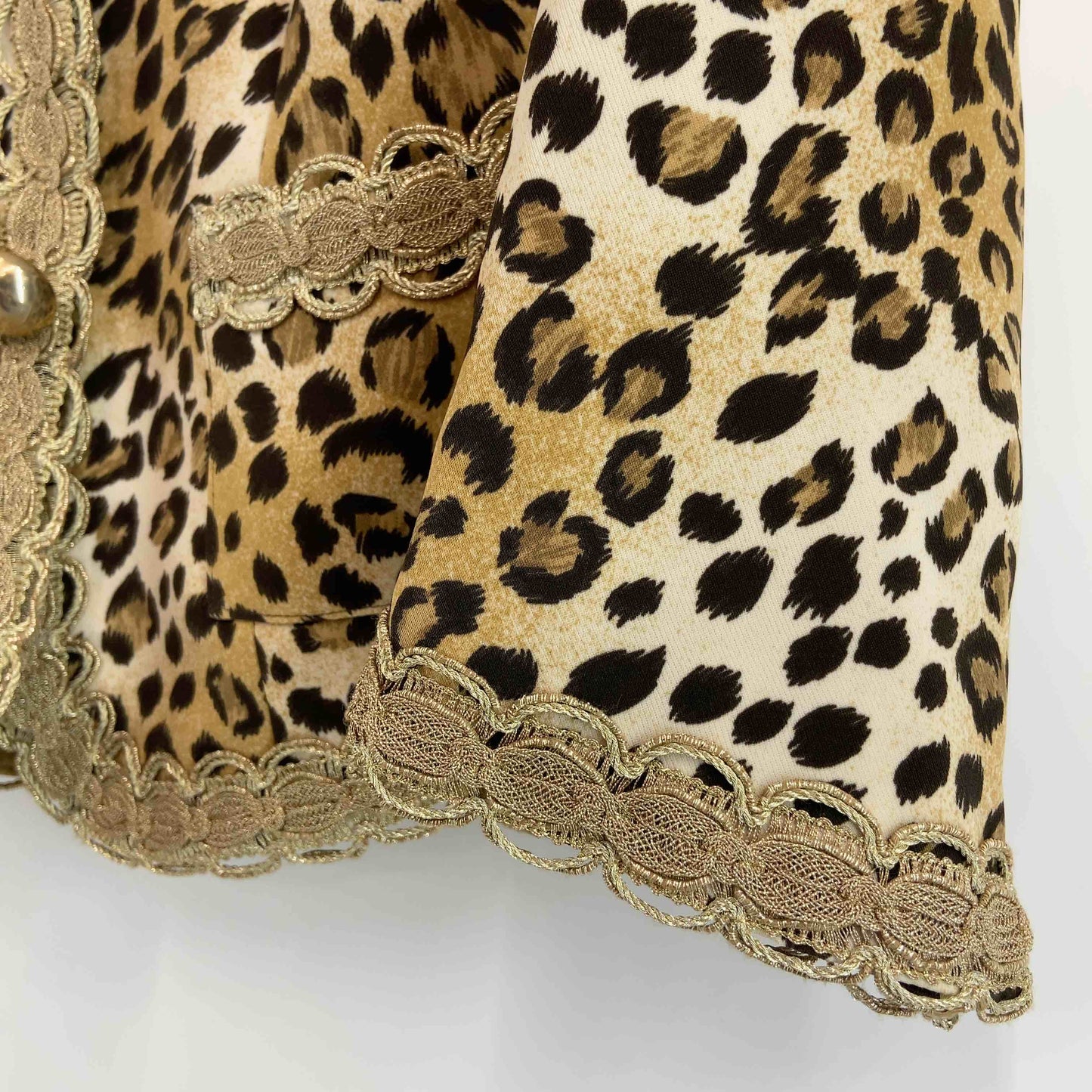 伊太利屋 イタリヤ レディース ノーカラージャケット  レオパード柄  ベージュ