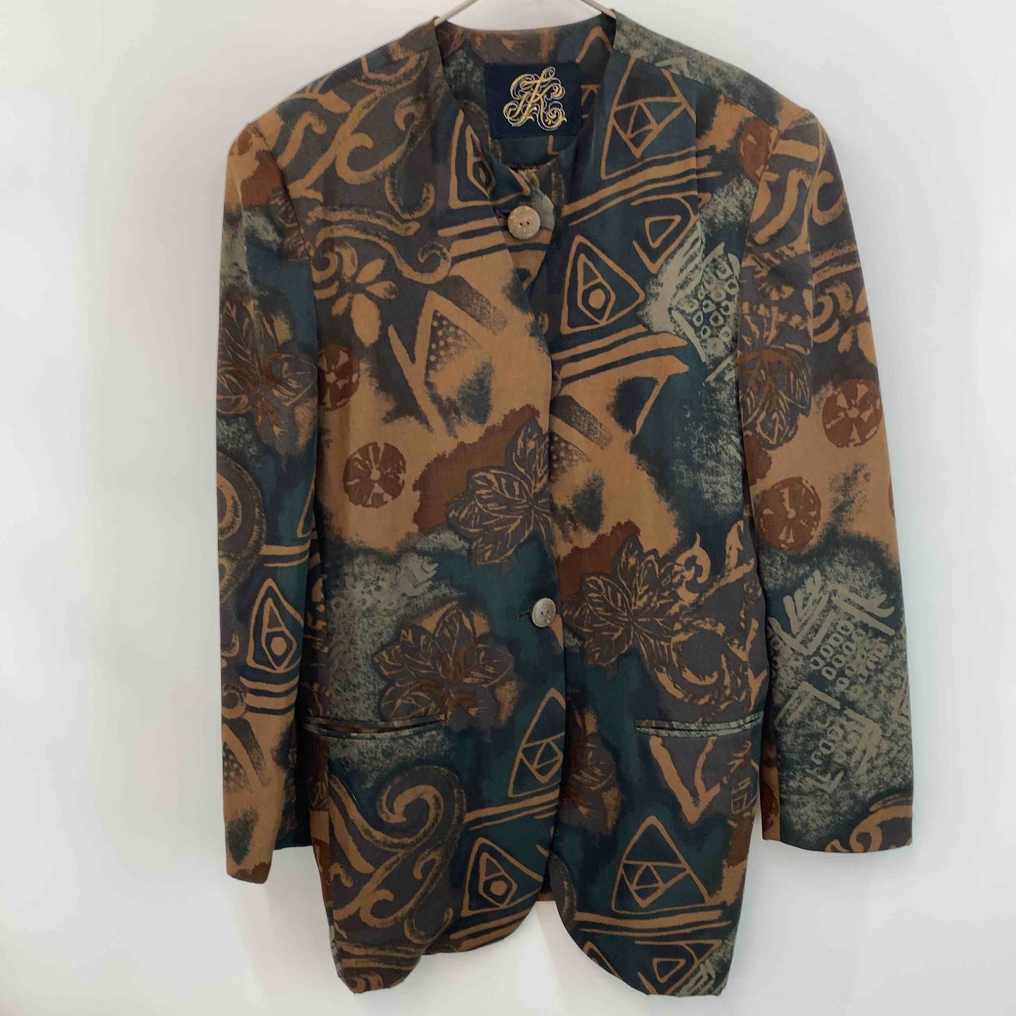 伊太利屋  レディース テーラードジャケット 総柄 ブラウングリーン系