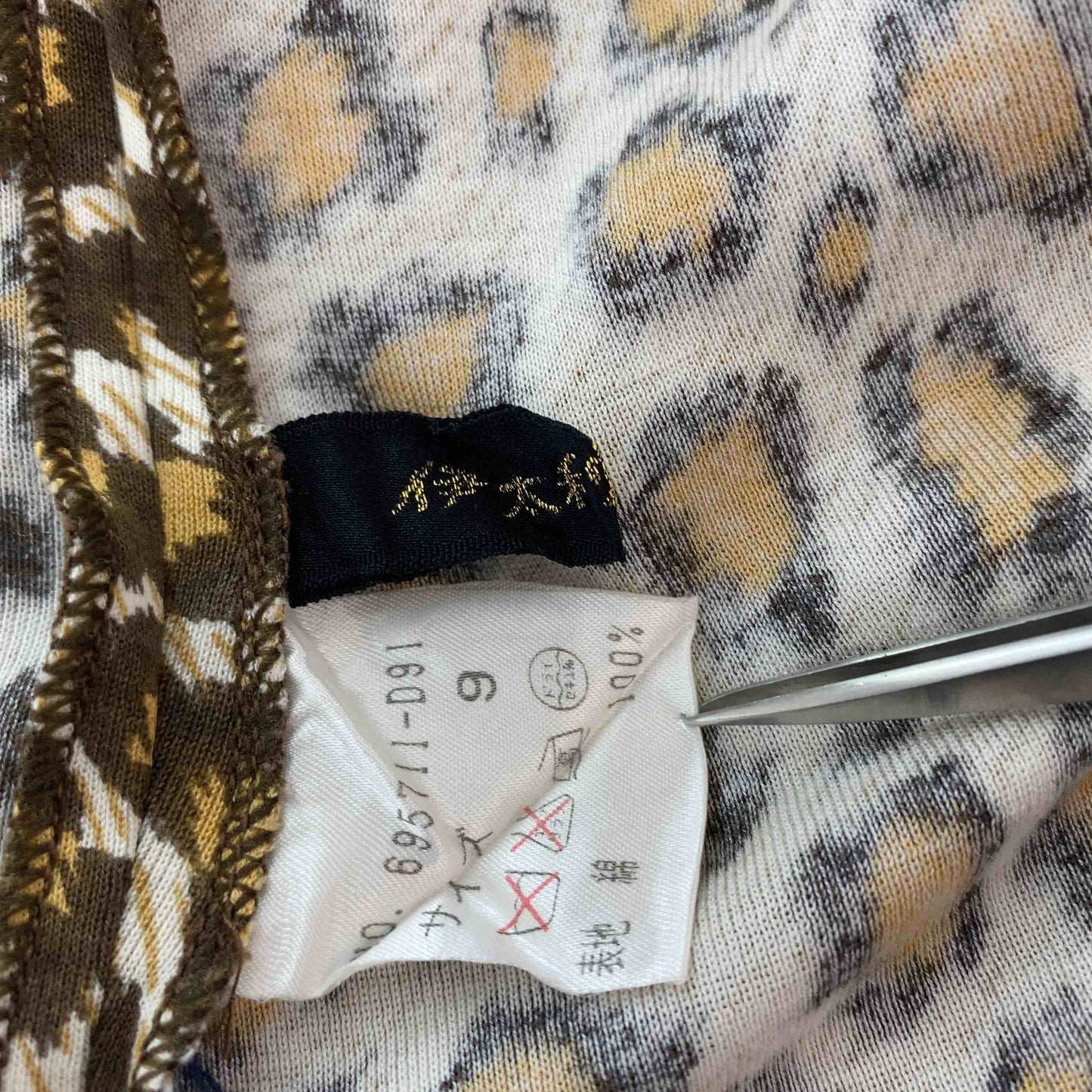 伊太利屋 イタリヤ レディース Tシャツ　長袖カットソー　ヒョウ柄　アニマル柄　装飾　ブラウン