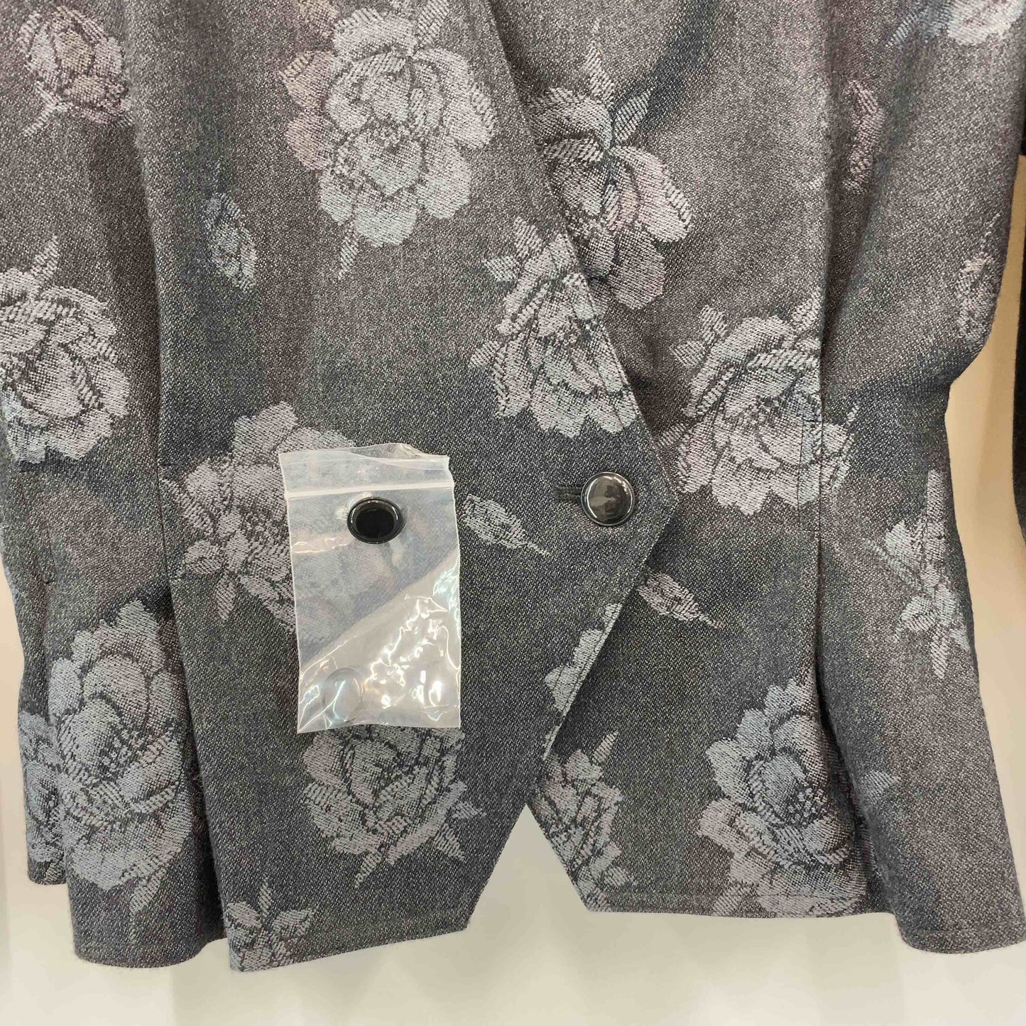 ungaro ウンガロ  レディース ノーカラージャケット グレー 花柄